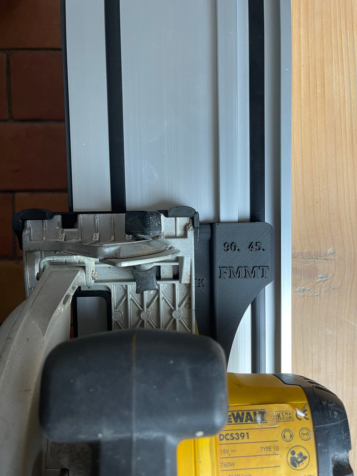 TOOLAX 45° and 90° cuts Adaptor for Dewalt Circular Saw DWE560 to fit Metabo Guide rail