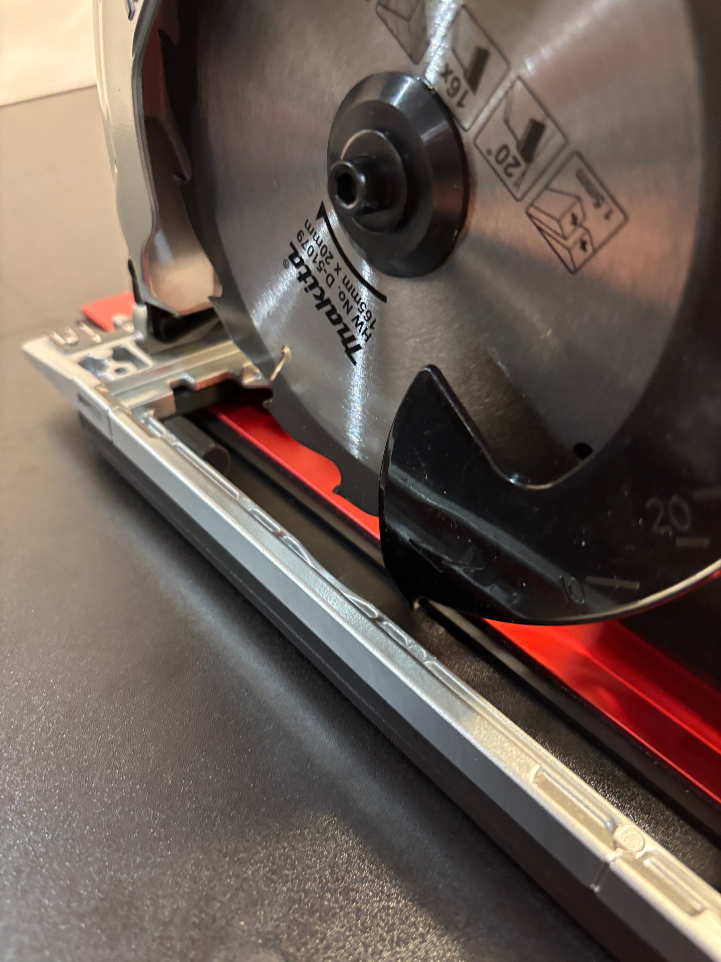 Makita DSS610 / DSS611 Adaptor base / Skid plate for Circular Saw to fit Milwaukee Guide rail