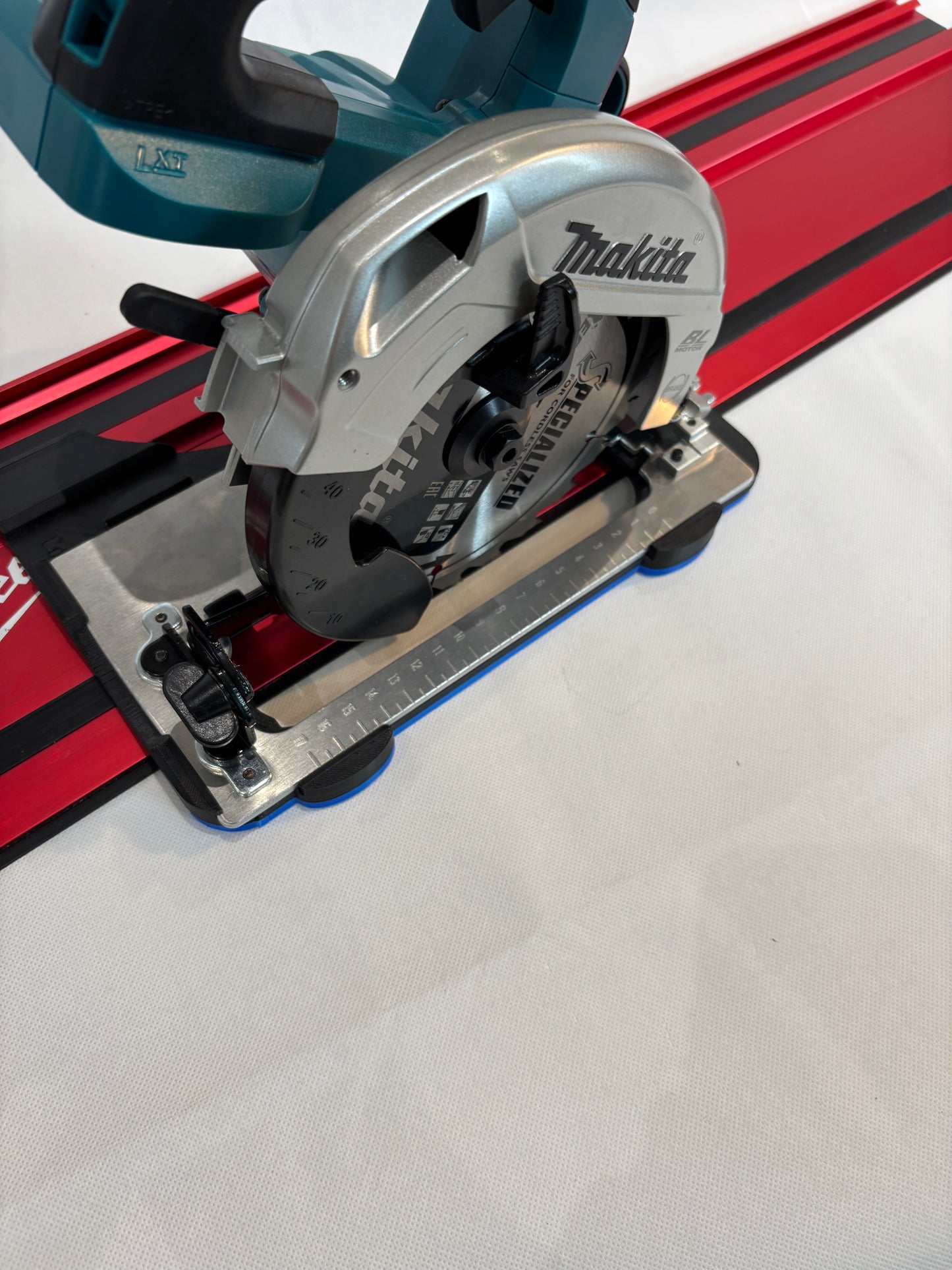 TOOLAX Adaptor Base / Skid plate, compatible with Makita DHS660 / XSH04 Circular saw to fit Milwaukee Guide Rail