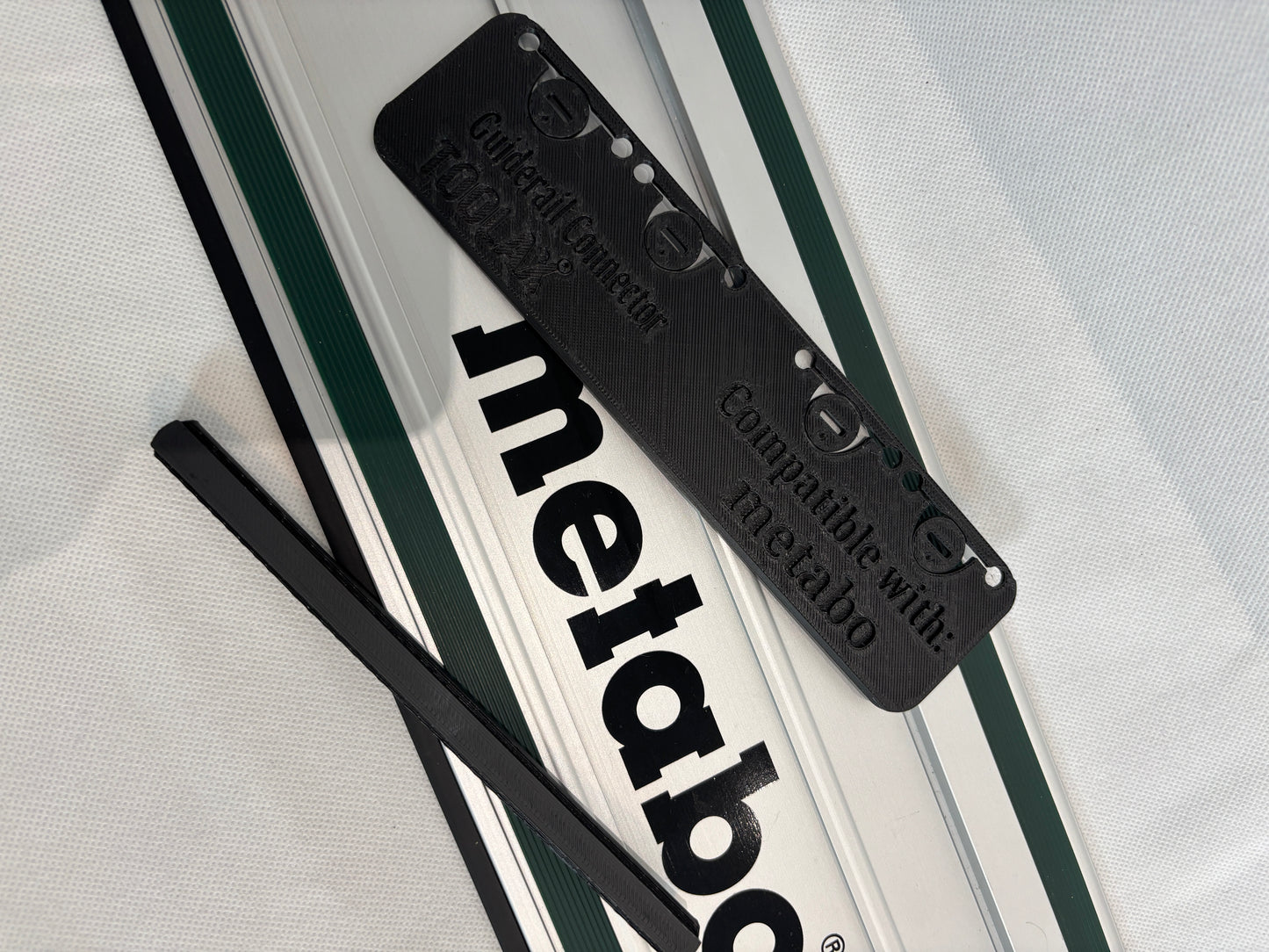 TOOLAX Connector compatible with the Metabo guide rails - Fast, Precise and Secure
