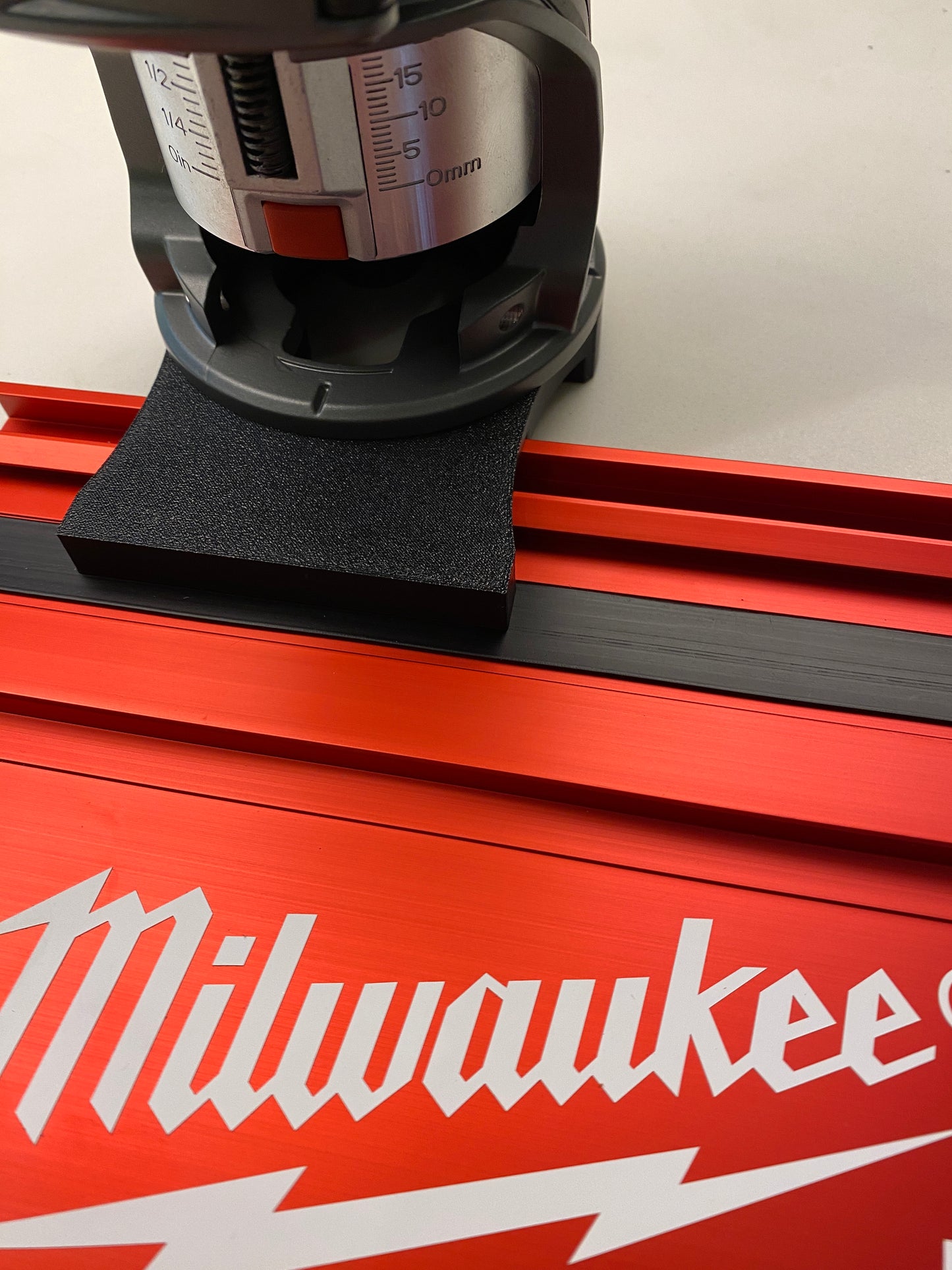 Milwaukee Router M18 FUEL Plunge Base Guide Rail Adapter for Milwaukee guide rail