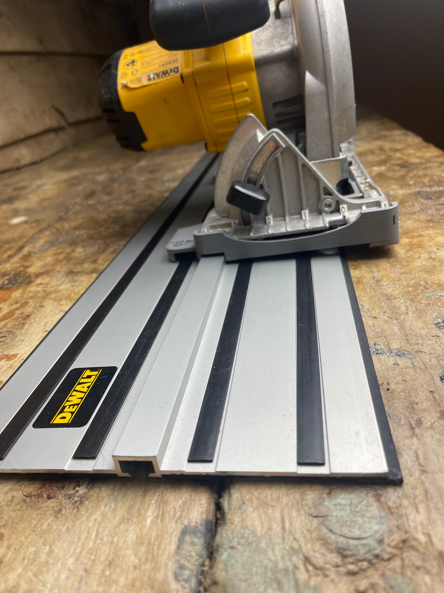 TOOLAX Guide Rail Adapter Base – Cut Perfect 45° & 90° Angles compatible with Dewalt Circular Saws (DCS570, DWE575, DCS575, DCS578, DCS573) – for Dewalt Guide Rails