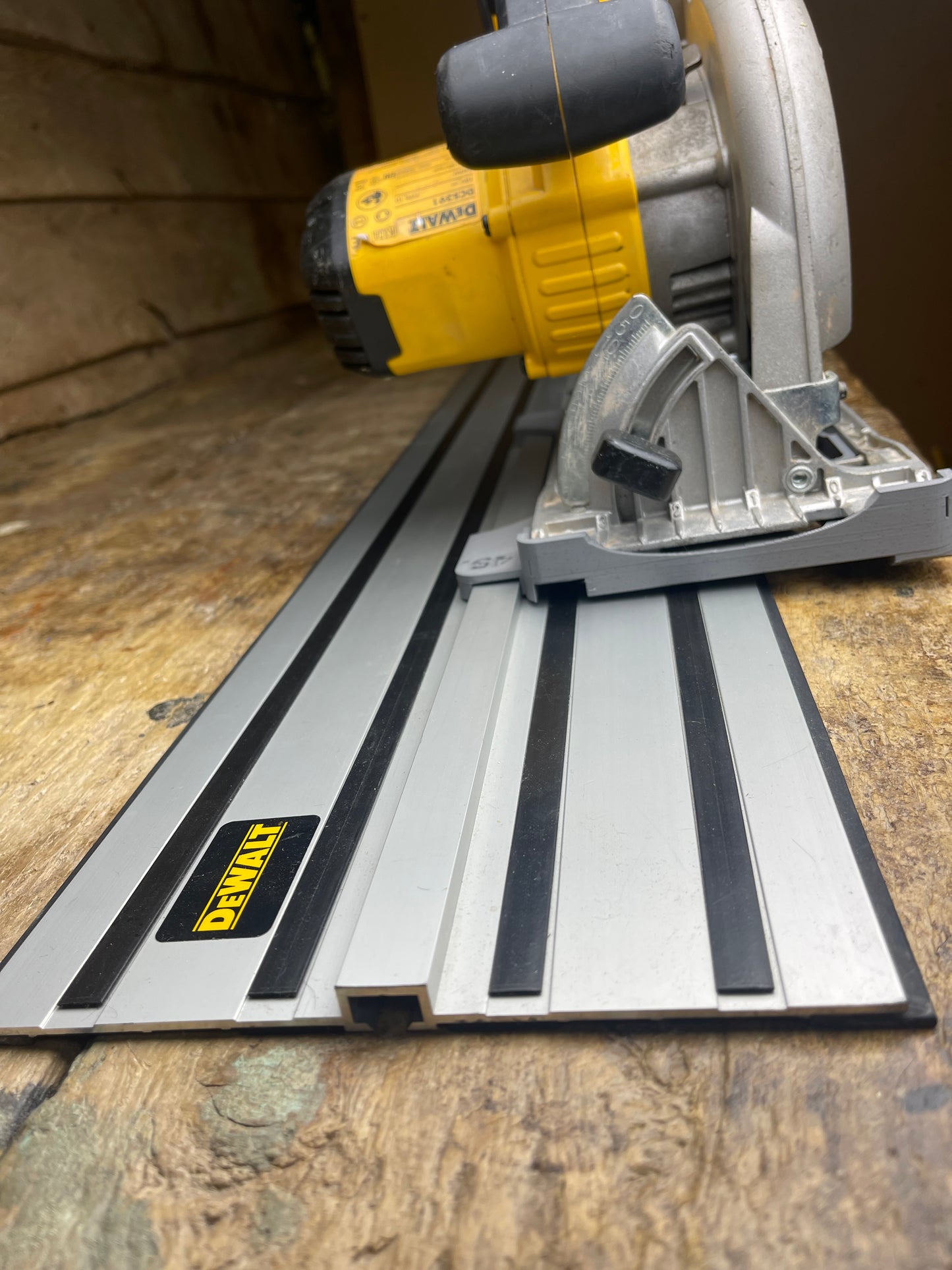 TOOLAX Guide Rail Adapter Base – Cut Perfect 45° & 90° Angles compatible with Dewalt Circular Saws (DCS570, DWE575, DCS575, DCS578, DCS573) – for Dewalt Guide Rails