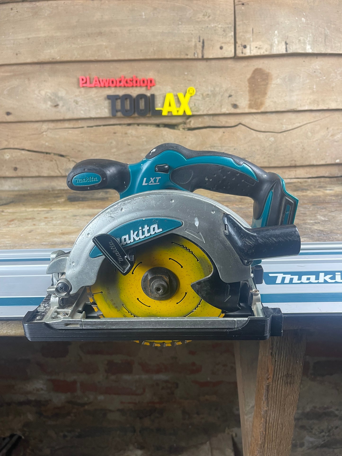 TOOLAX Adaptor to Cut Perfect 45° & 90° Angles made for Makita Circular Saw DSS610 / DSS611 – Compatible with Makita Guide Rails