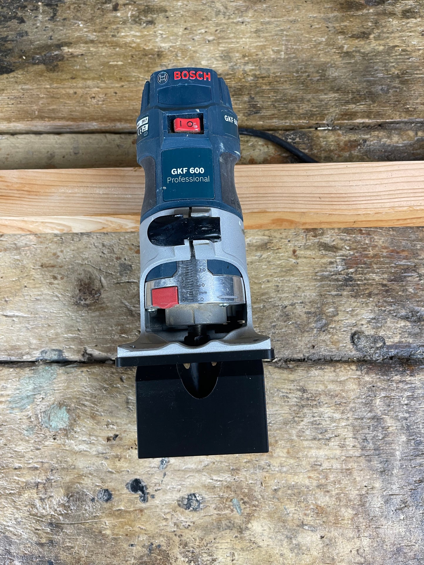 Bosch Edge Banding Trim Attachment compatible with Bosch GKF 600