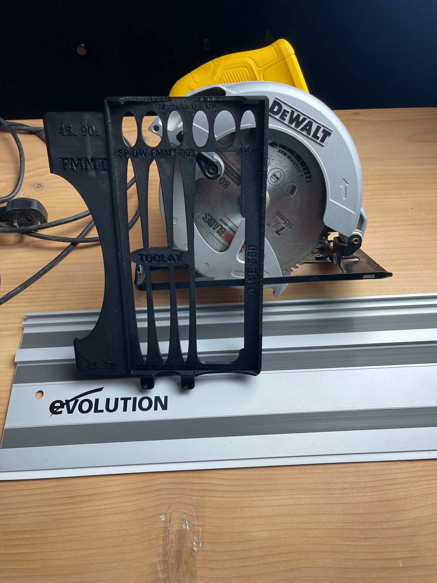 TOOLAX 45° and 90° cuts Adaptor for Dewalt Circular Saw DWE560 to fit Evolution Guide rail