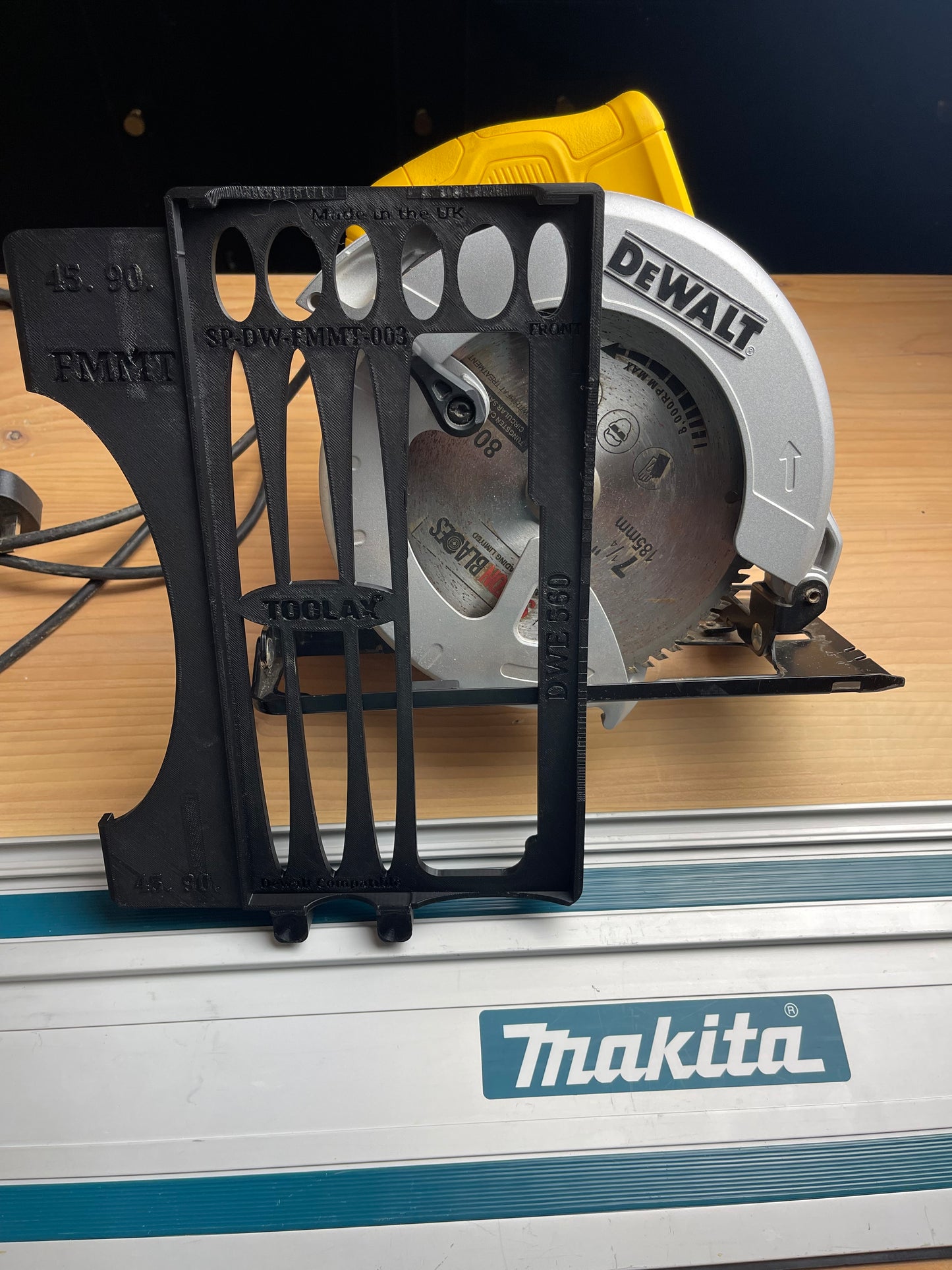 TOOLAX 45° en 90° zaagsnedes Adapter voor Dewalt Cirkelzaag DWE560 om te passen op Makita Geleiderail