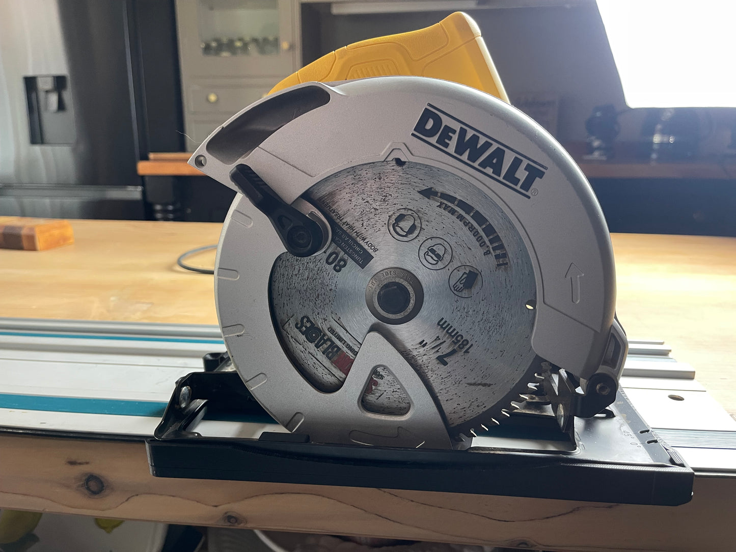 TOOLAX Guide Rail Adapter Base – Cut Perfect 45° & 90° Angles compatible with Dewalt Circular Saws DCS391 & DCS565  – for Scheppach Guide Rails