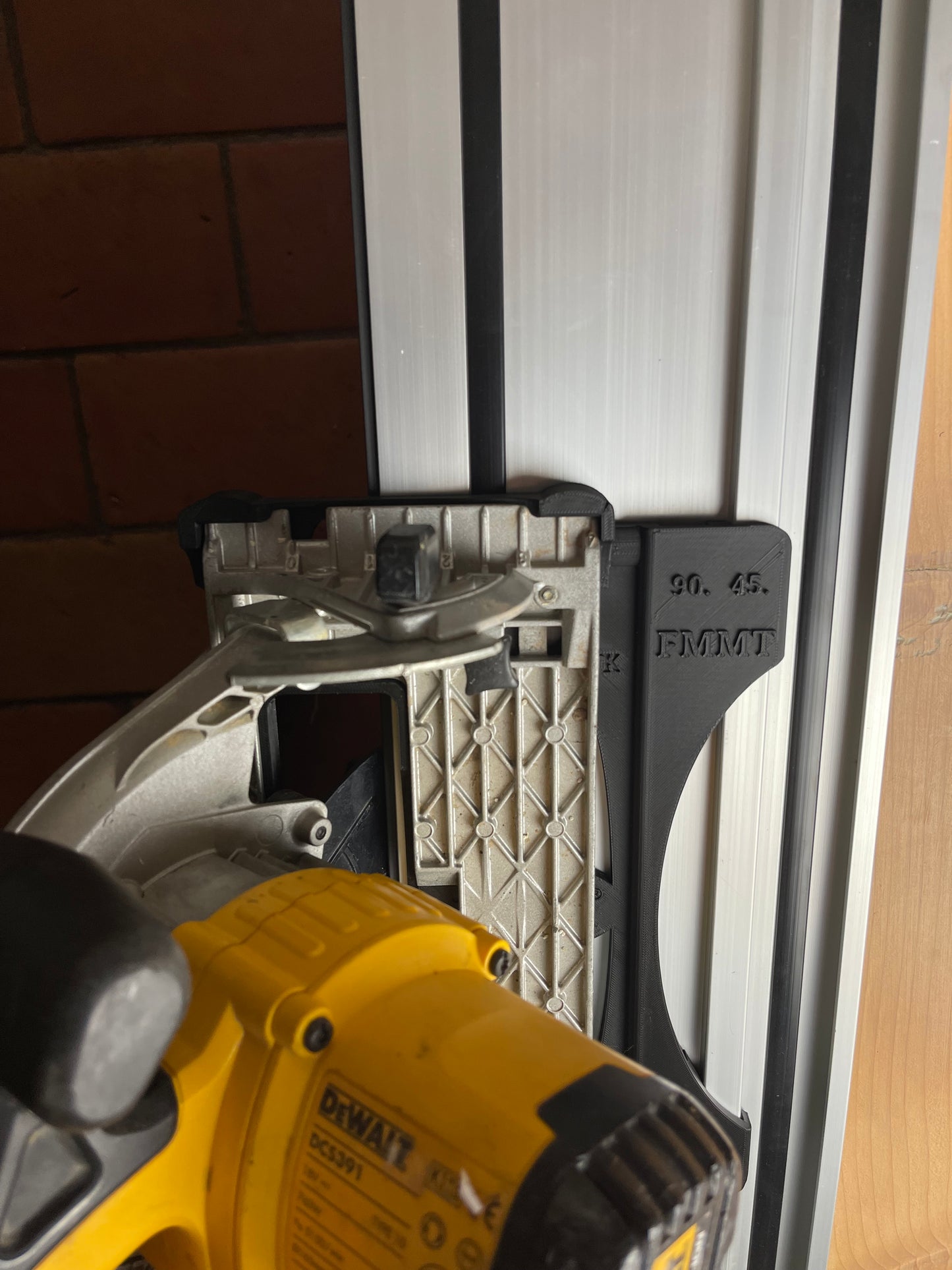 TOOLAX 45° and 90° cuts Adaptor for Dewalt Circular Saw DWE560 to fit Festool Guide rail