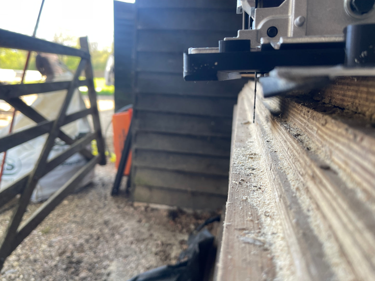 Makita DHS660 / XSH04 Adaptor base supports 90° and 45° cuts for Dewalt rail