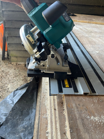 Makita DHS660 / XSH04 Adaptor base supports 90° and 45° cuts for Dewalt rail