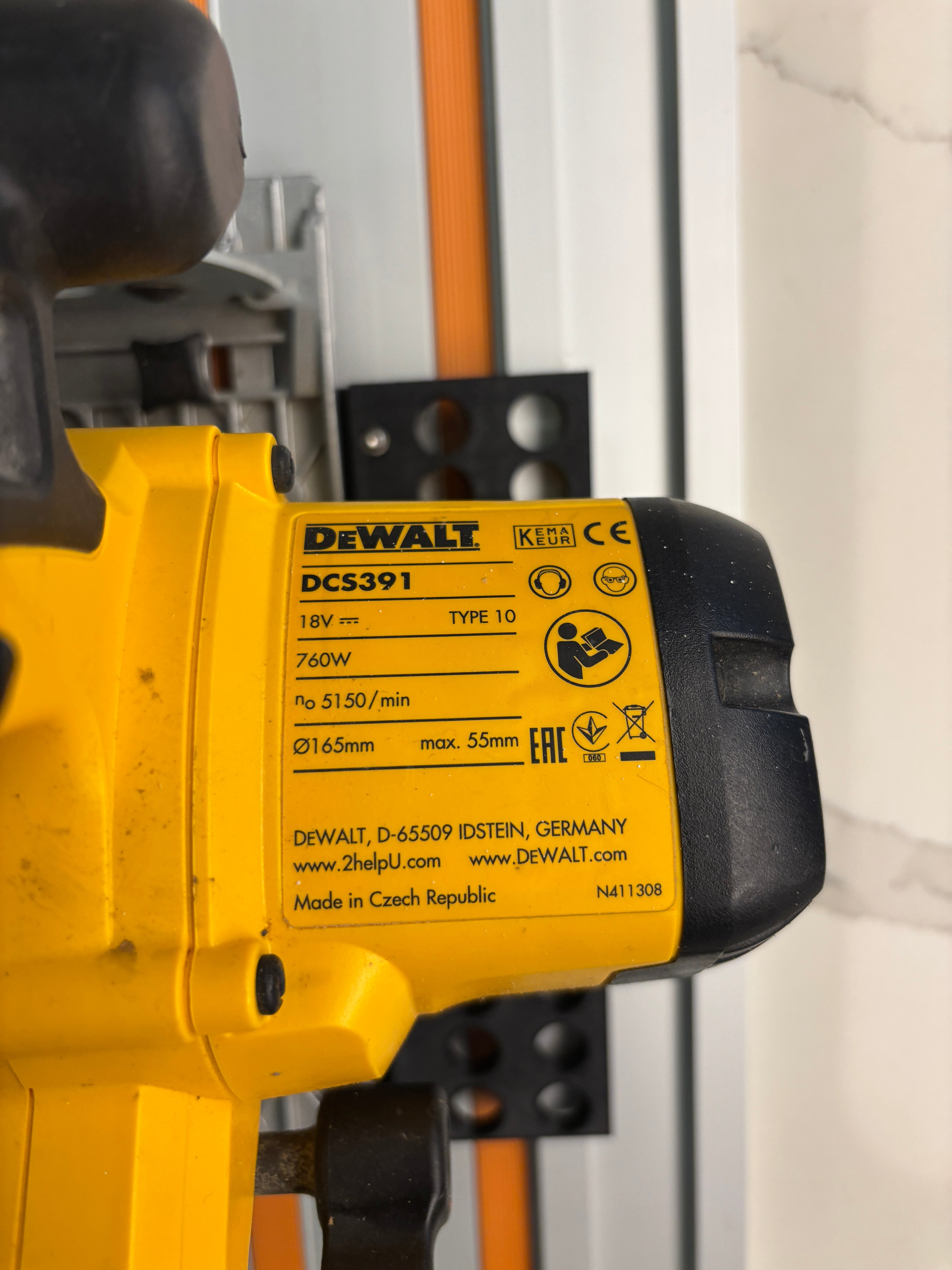 Dewalt DCS391 / DCS565 Adaptor base / Skid plate for Circular Saw to fit Evolution Guide rail