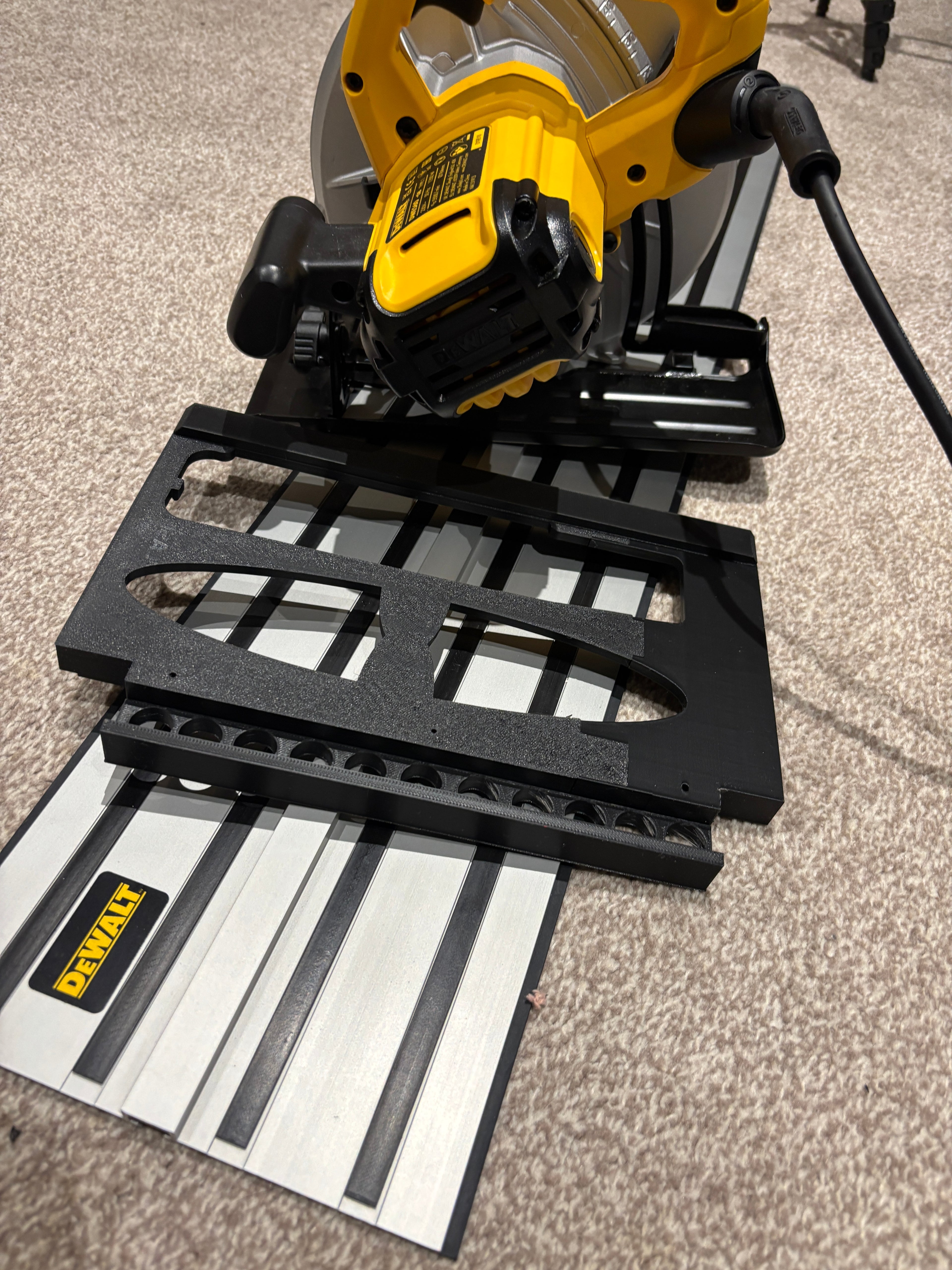 Dewalt DWE560 Adaptor base / Skid plate for Circular Saw to fit Dewalt Guide rail