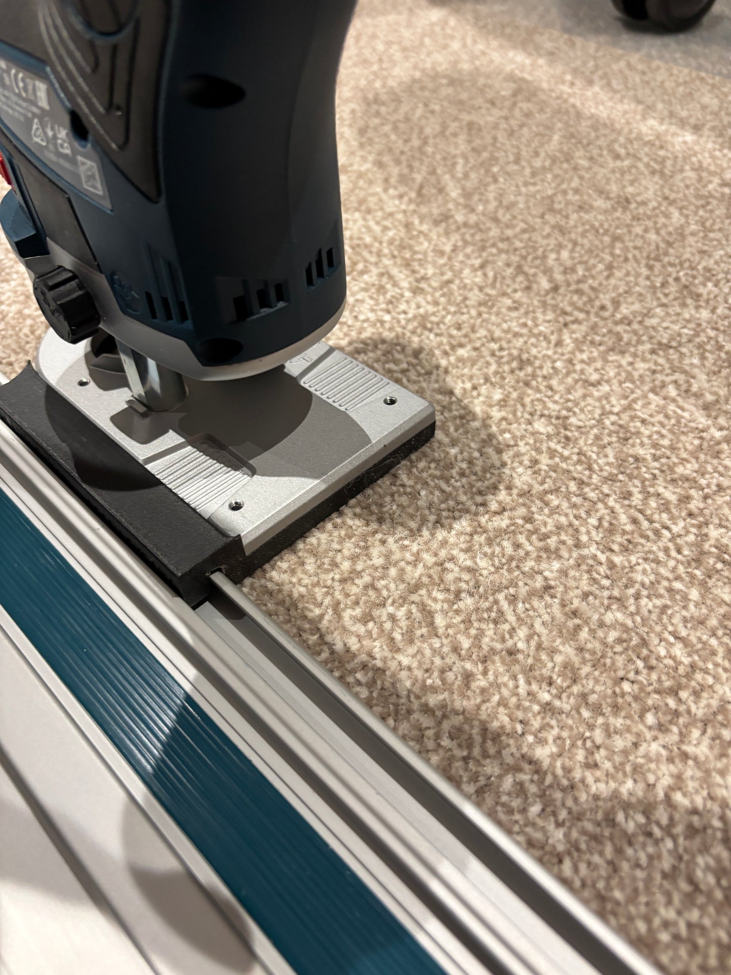 Bosch GKF 12V-8 Cordless Edge Trim Router Base Guide Rail Adapter to Makita Track / Guide Rail