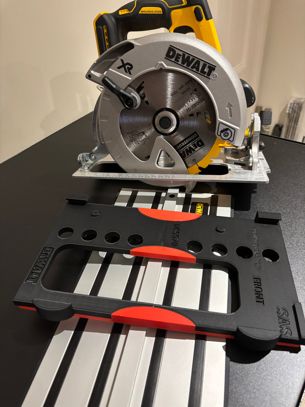 Dewalt DCS570 DWE575 DCS575 DCS578 DCS573 Adaptor base / Skid plate for Circular Saw to fit Dewalt Guide rail