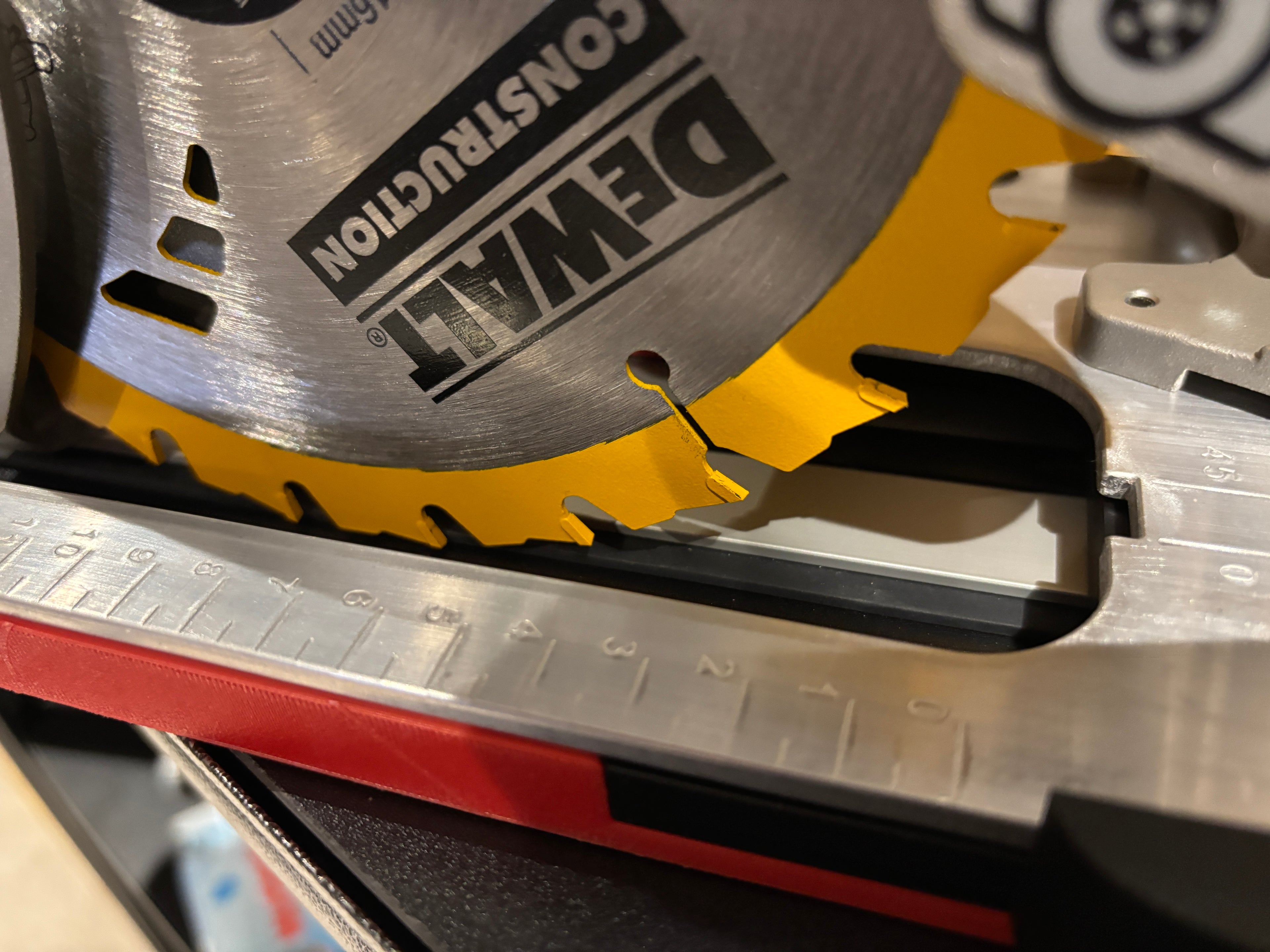 Dewalt DCS570 DWE575 DCS575 DCS578 DCS573 Adaptor base / Skid plate for Circular Saw to fit Dewalt Guide rail