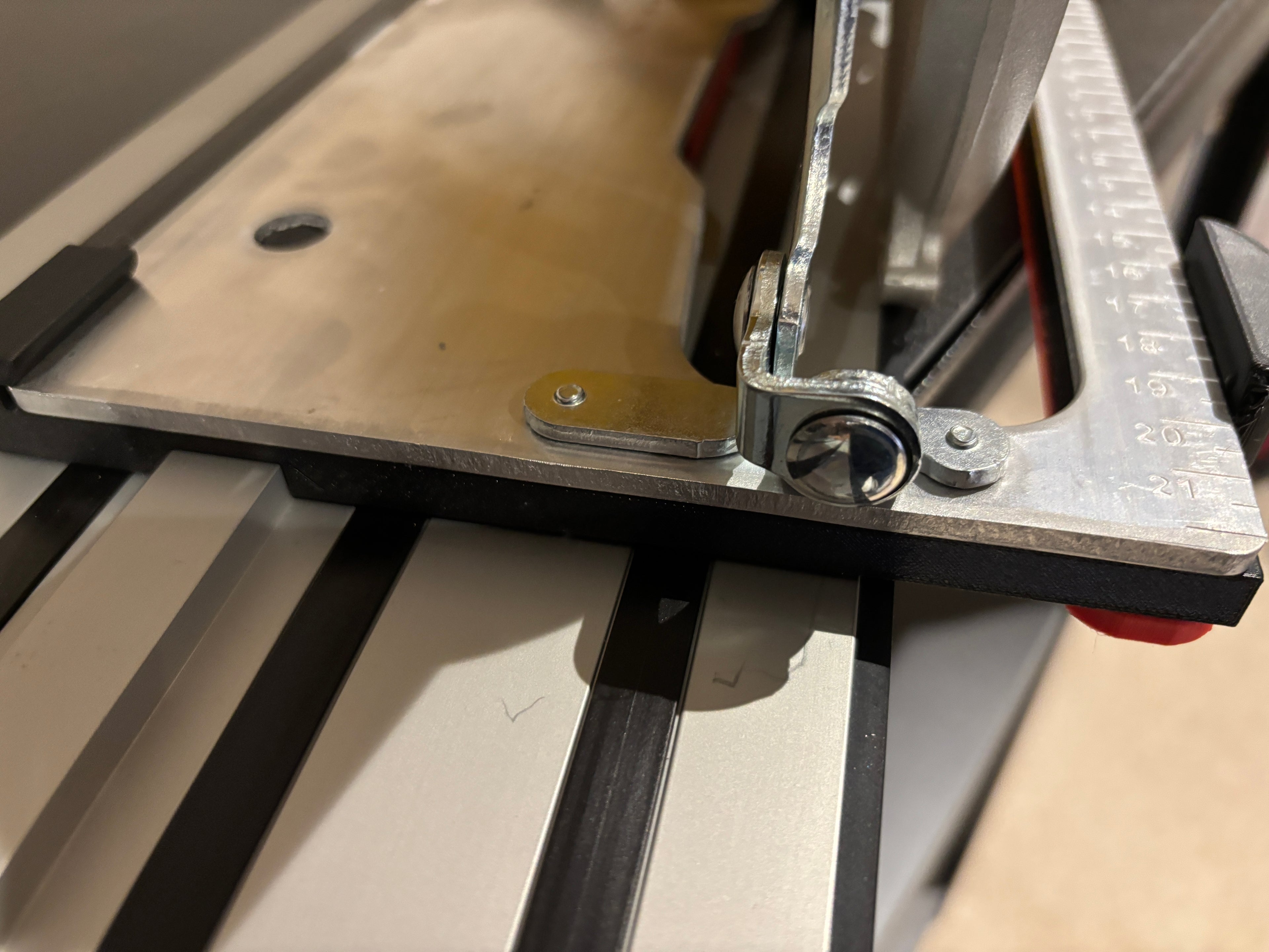 Dewalt DCS570 DWE575 DCS575 DCS578 DCS573 Adaptor base / Skid plate for Circular Saw to fit Dewalt Guide rail
