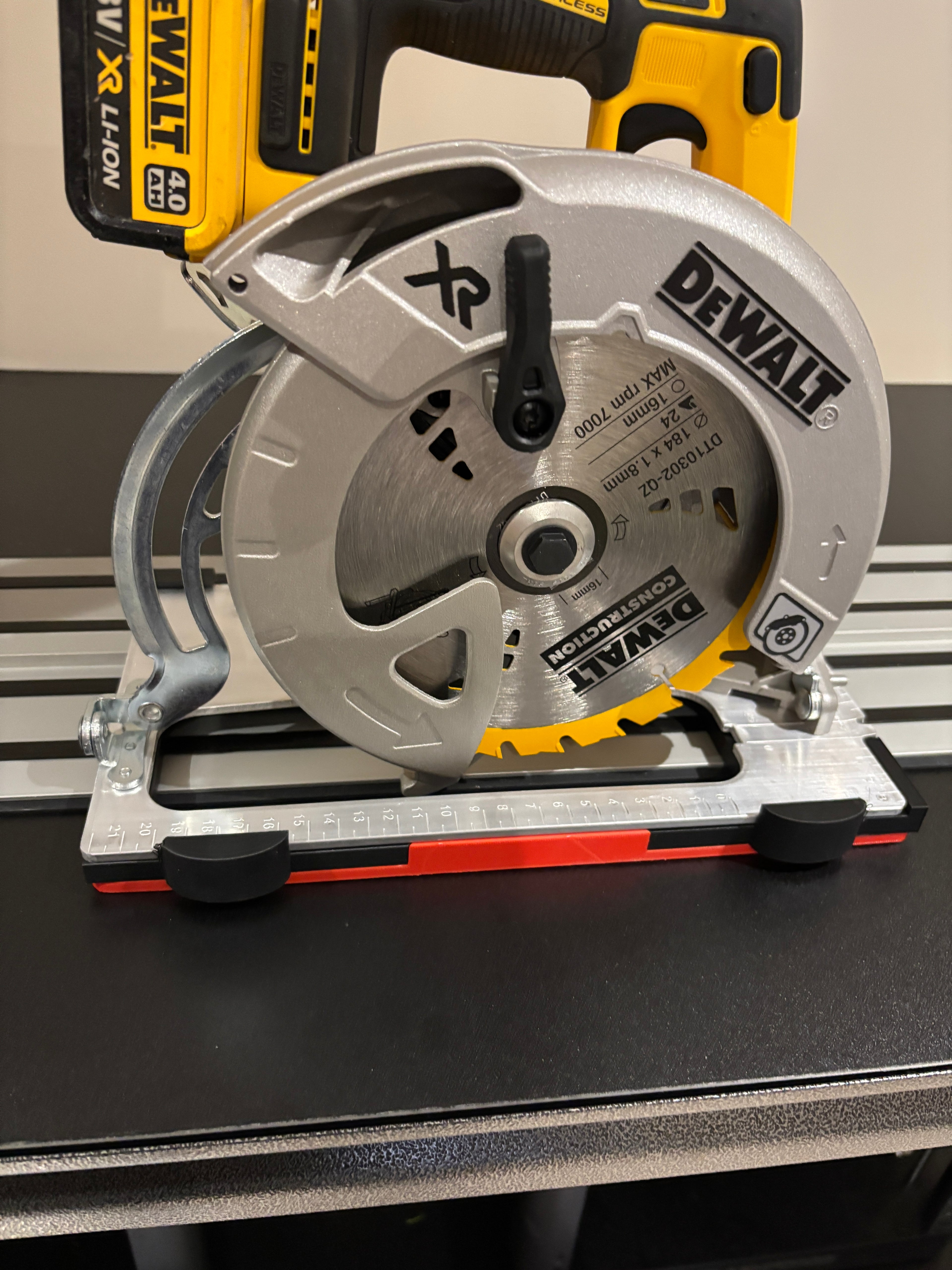 Dewalt DCS570 DWE575 DCS575 DCS578 DCS573 Adaptor base / Skid plate for Circular Saw to fit Dewalt Guide rail