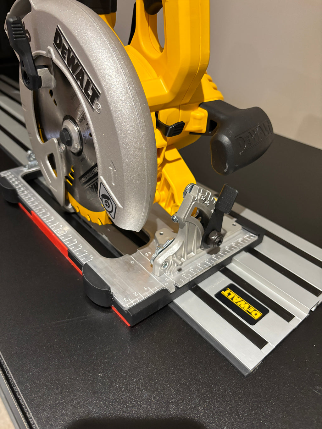 Dewalt DCS570 DWE575 DCS575 DCS578 DCS573 Adaptor base / Skid plate for Circular Saw to fit Dewalt Guide rail