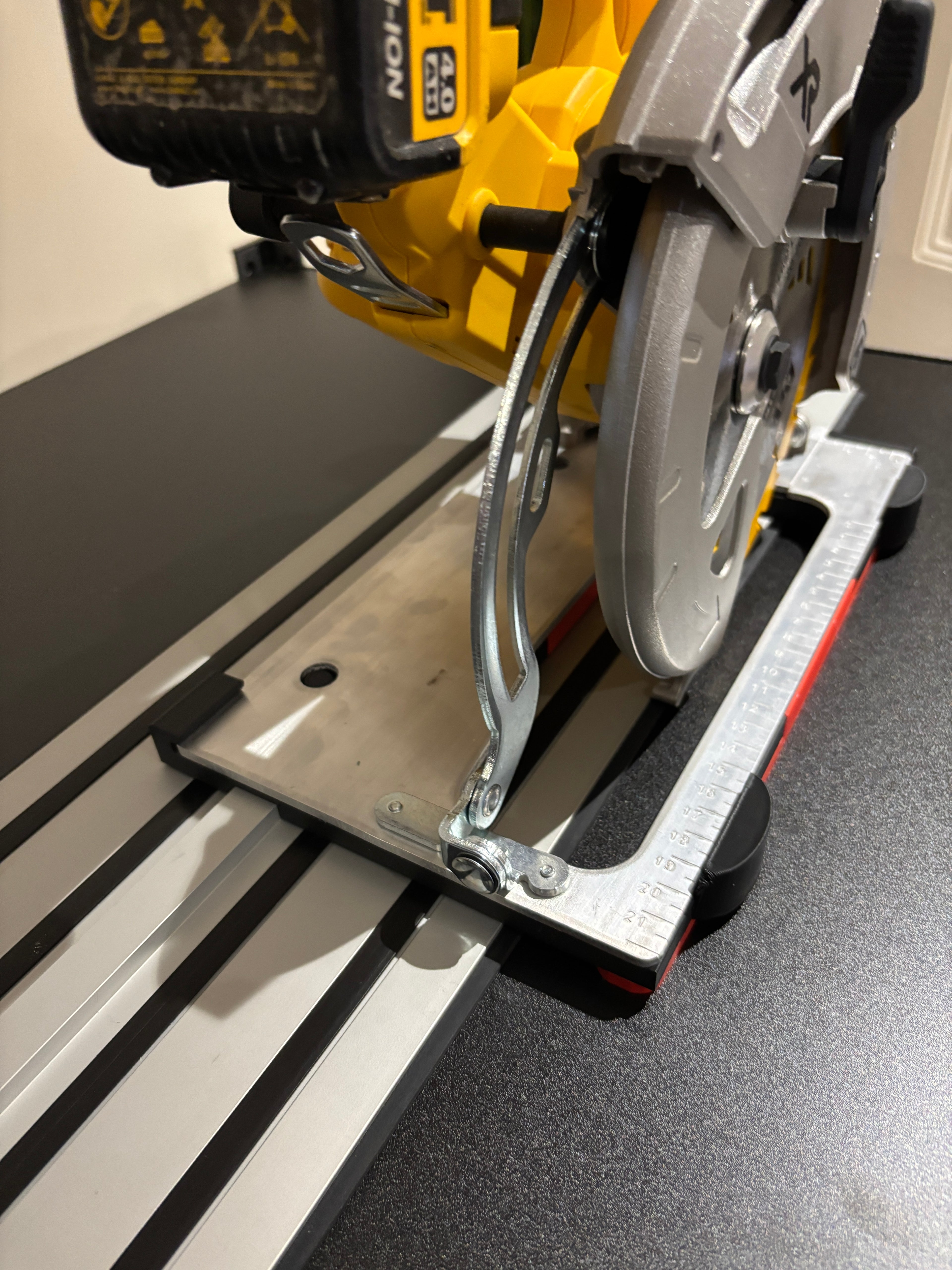 Dewalt DCS570 DWE575 DCS575 DCS578 DCS573 Adaptor base / Skid plate for Circular Saw to fit Dewalt Guide rail