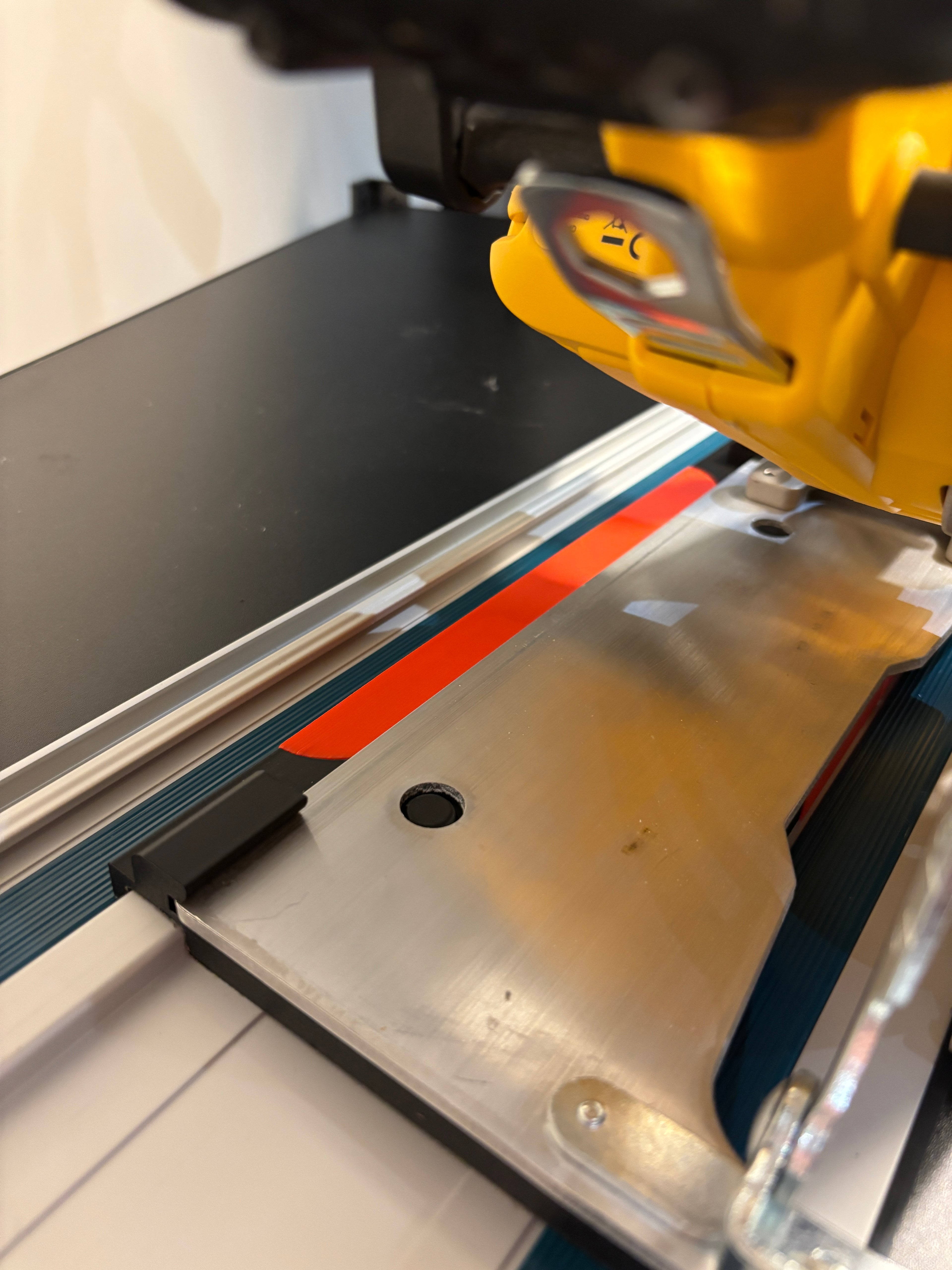 Dewalt DCS570 DWE575 DCS575 DCS578 DCS573 Adaptor base / Skid plate for Circular Saw to fit Makita Guide rail