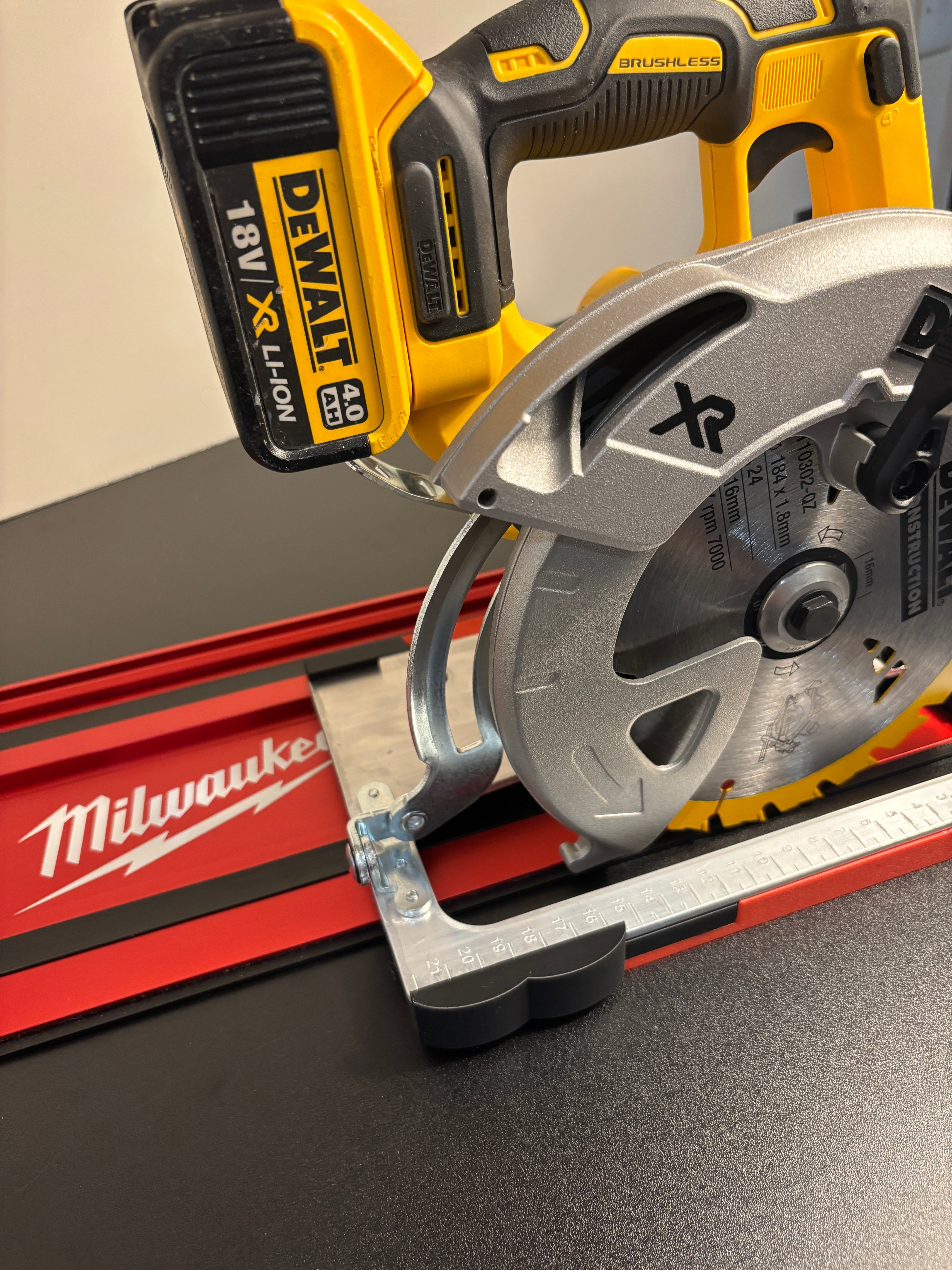 Dewalt DCS570 DWE575 DCS575 DCS578 DCS573 Adaptor base / Skid plate for Circular Saw to fit Milwaukee Guide rail