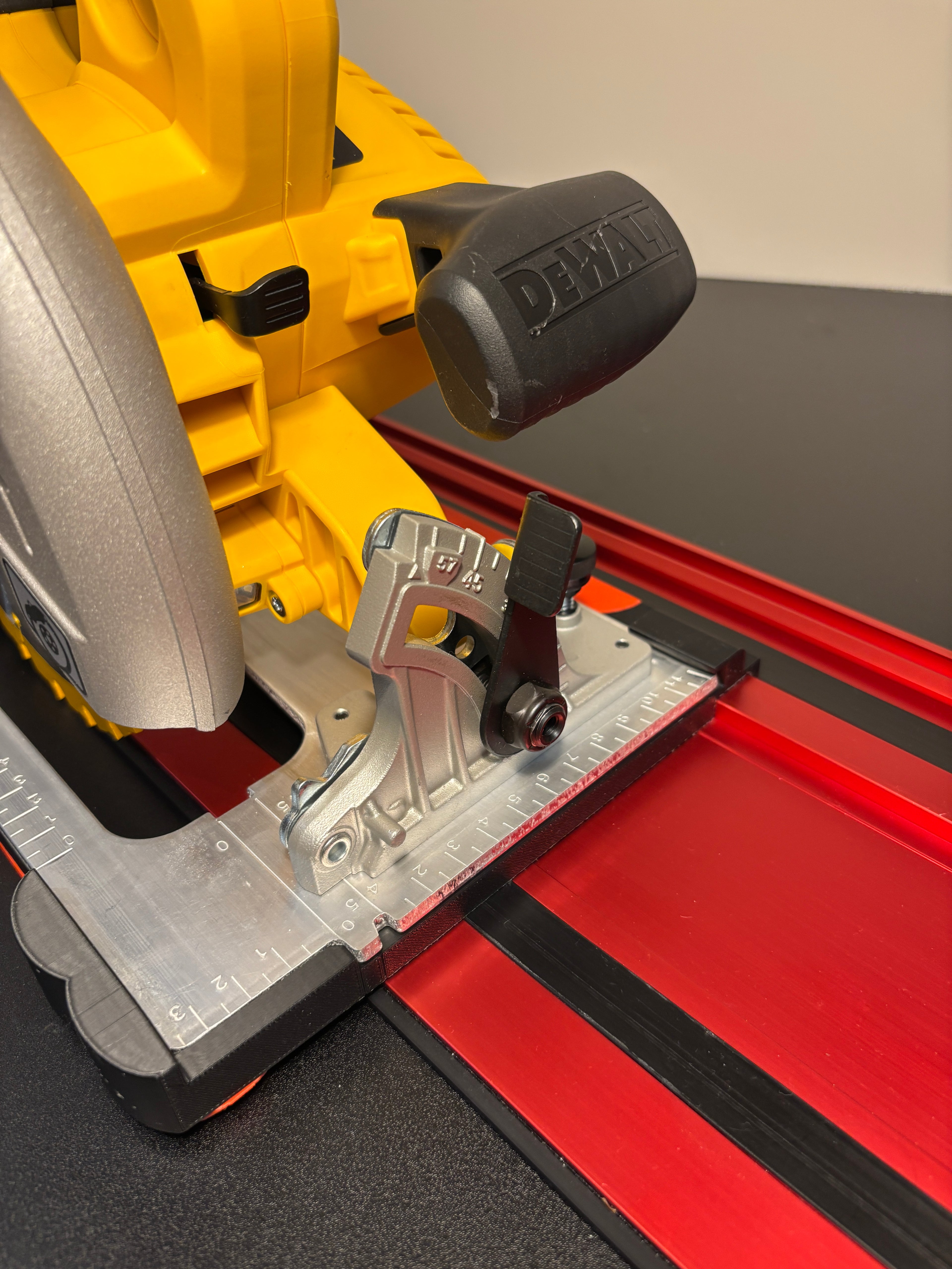 Dewalt DCS570 DWE575 DCS575 DCS578 DCS573 Adaptor base / Skid plate for Circular Saw to fit Milwaukee Guide rail