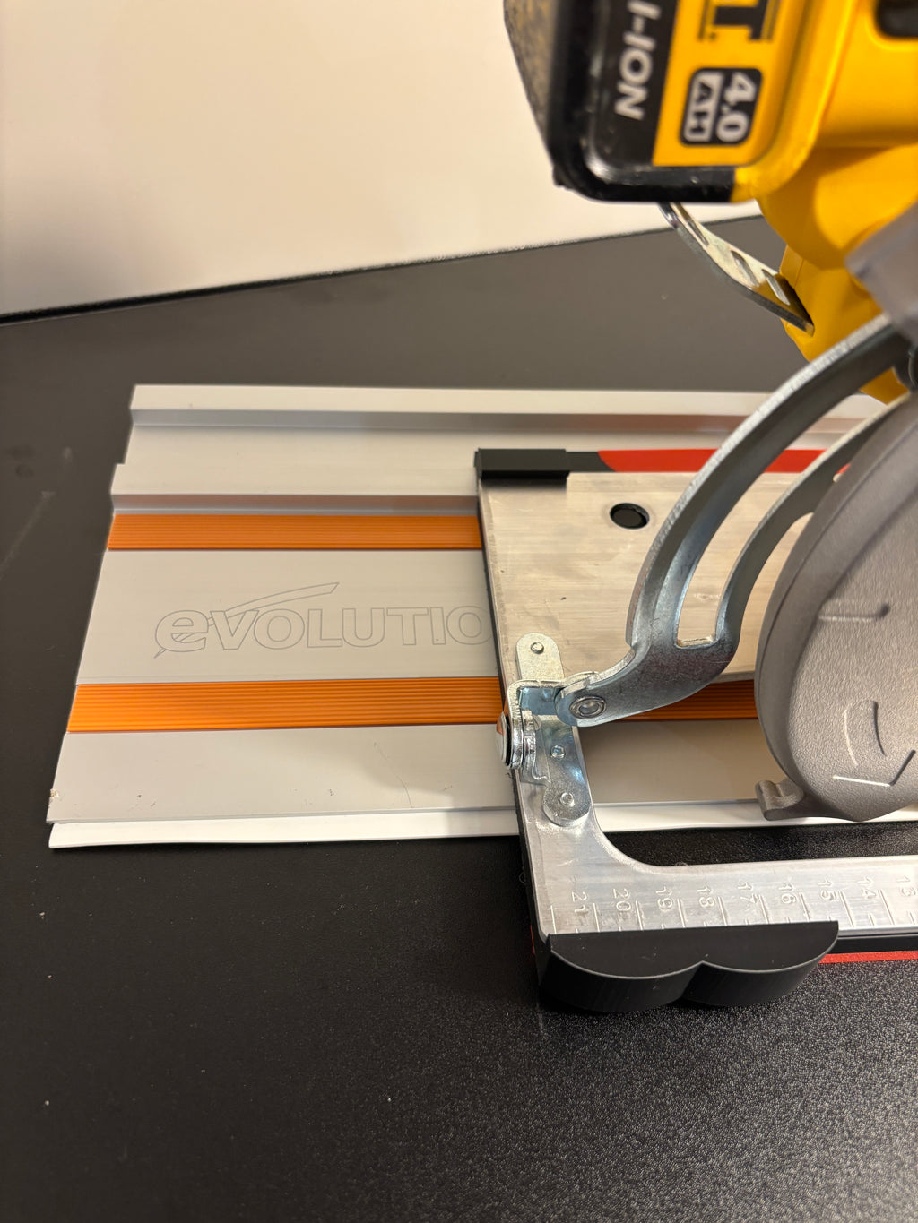 Dewalt DCS570 DWE575 DCS575 DCS578 DCS573 Adaptor base / Skid plate for Circular Saw to fit Evolution Guide Rail