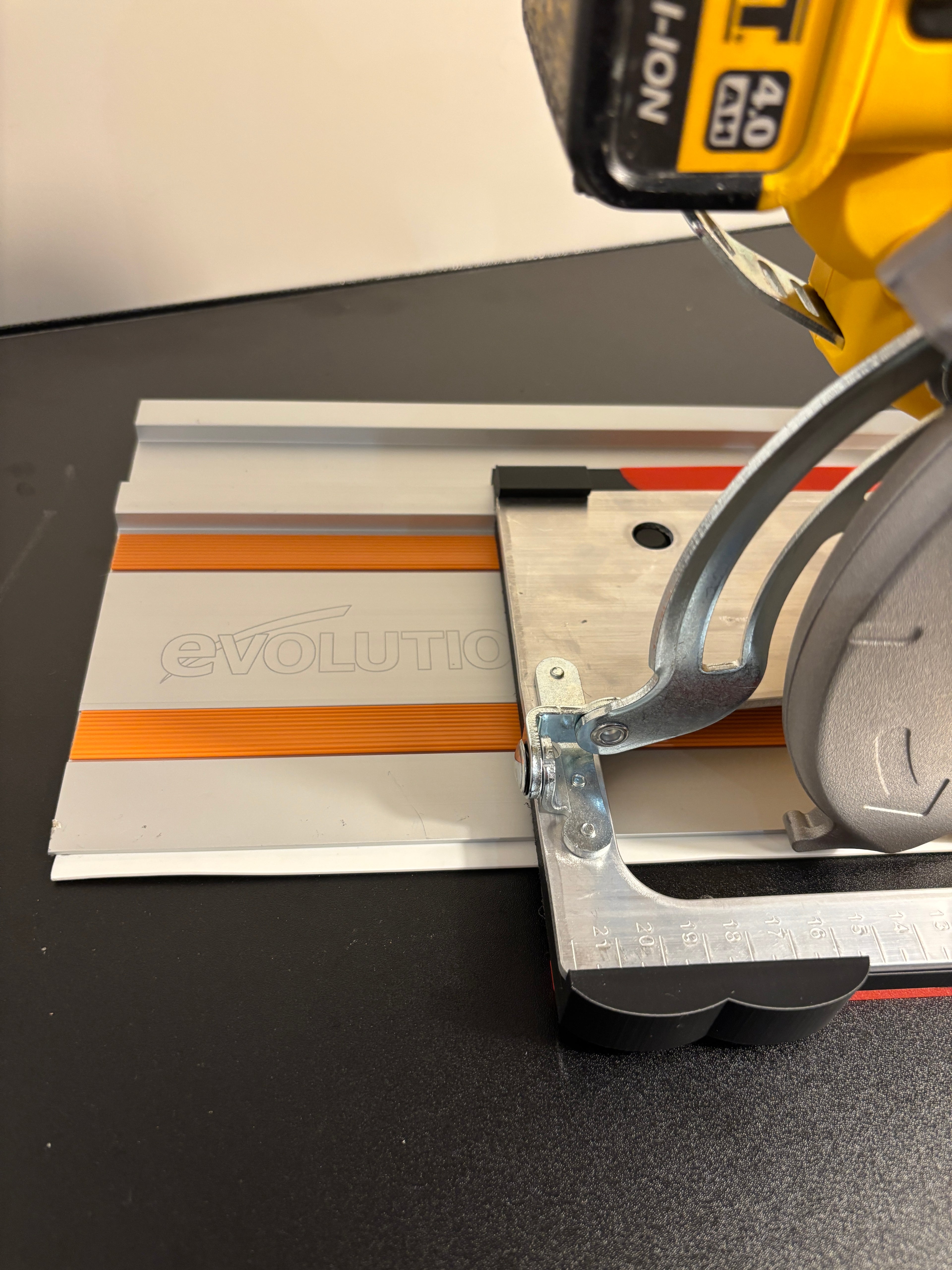 Dewalt DCS570 DWE575 DCS575 DCS578 DCS573 Adaptor base / Skid plate for Circular Saw to fit Evolution Guide Rail
