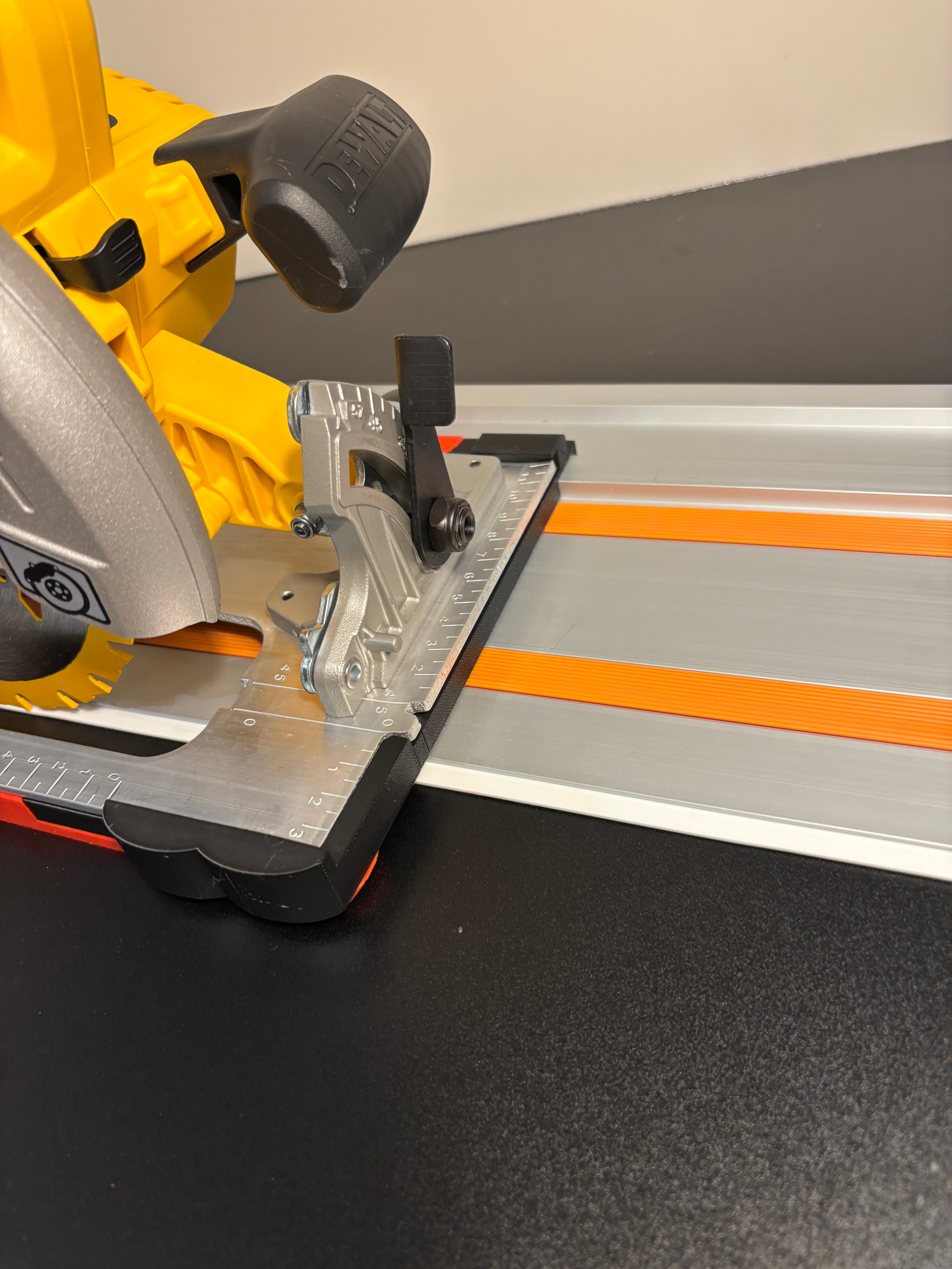 Dewalt DCS570 DWE575 DCS575 DCS578 DCS573 Adaptor base / Skid plate for Circular Saw to fit Evolution Guide Rail
