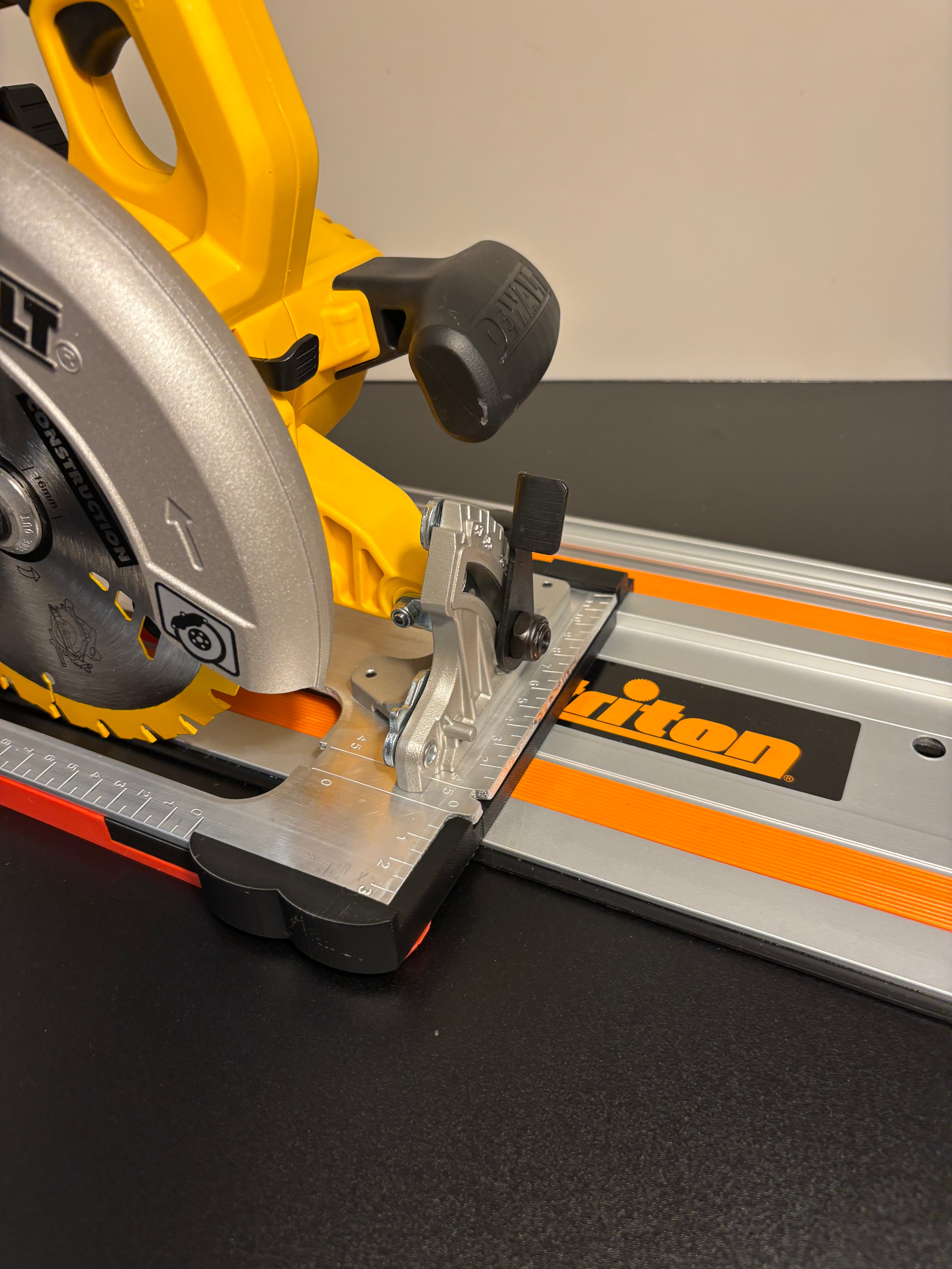 Dewalt DCS570 DWE575 DCS575 DCS578 DCS573 Adaptor base / Skid plate for Circular Saw to fit Triton Guide rail
