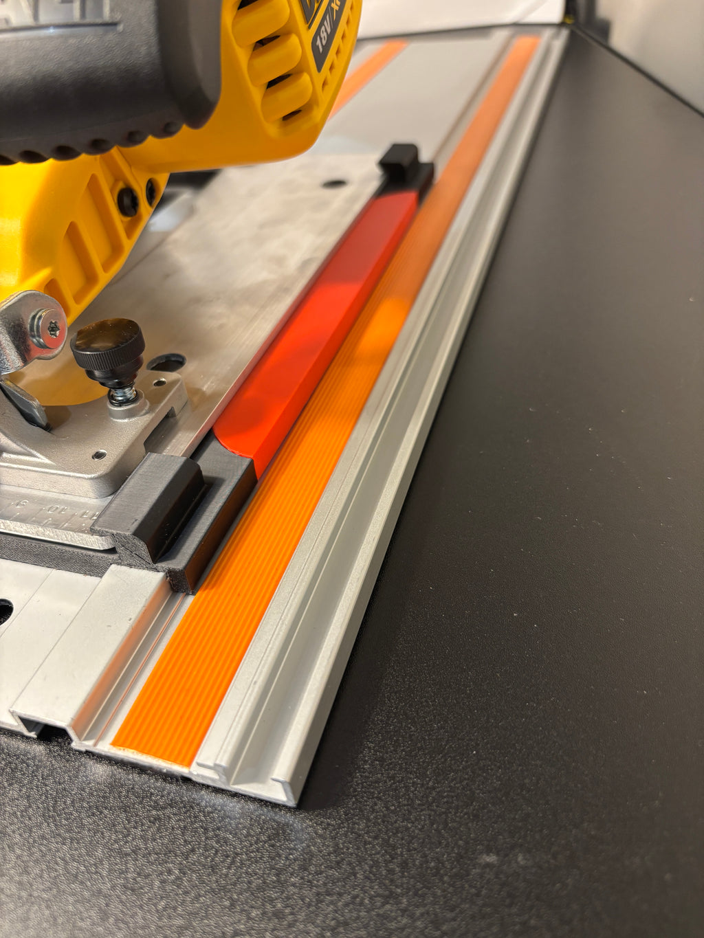 Dewalt DCS570 DWE575 DCS575 DCS578 DCS573 Adaptor base / Skid plate for Circular Saw to fit Triton Guide rail