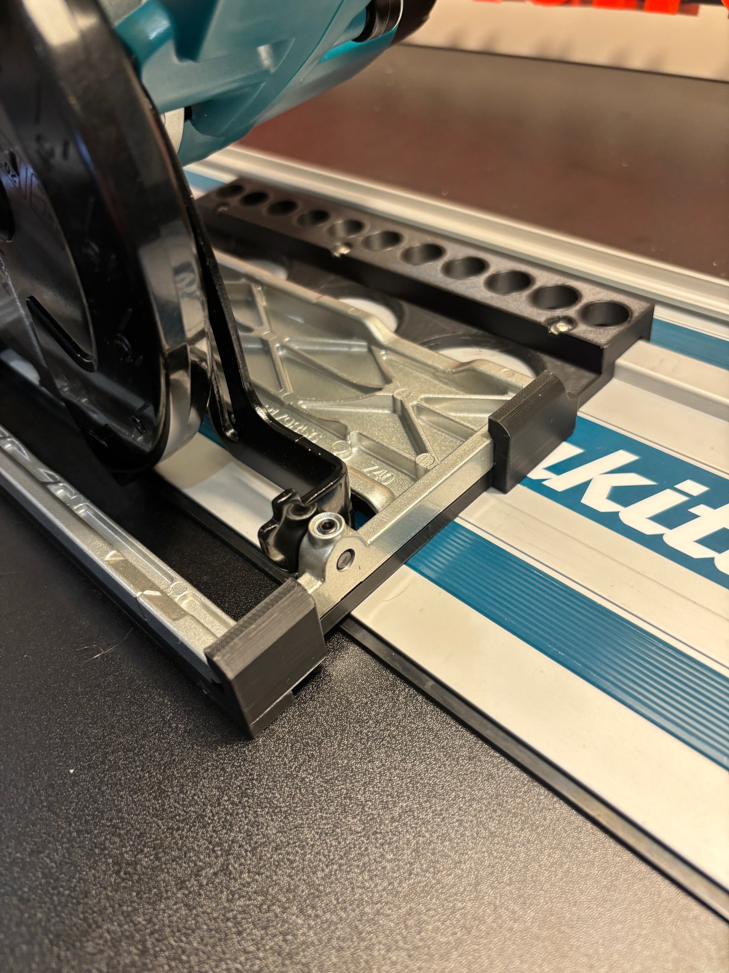 Makita DSS610 / DSS611 Adaptor base / Skid plate for Circular Saw to fit Makita Guide rail