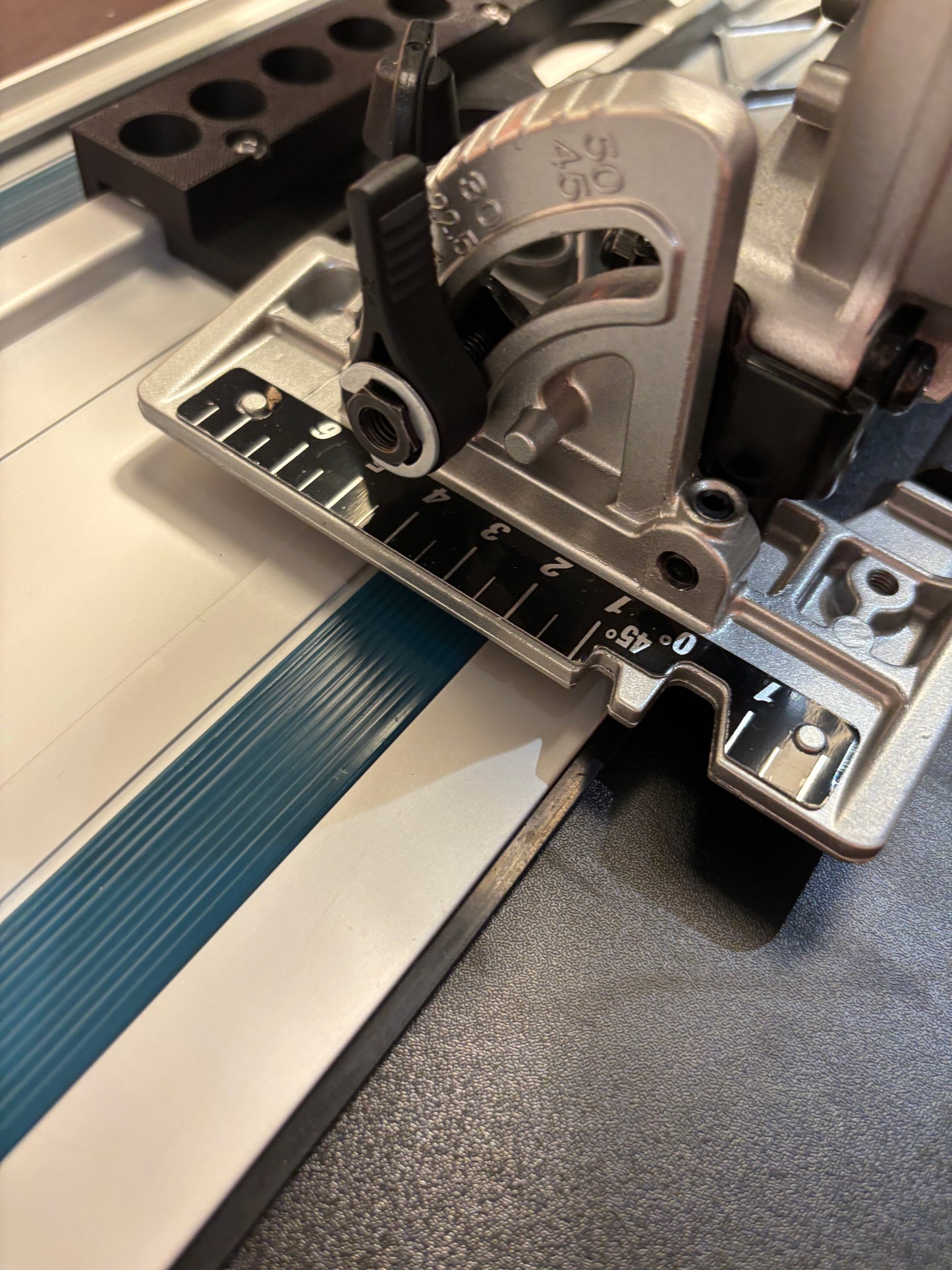 Makita DSS610 / DSS611 Adaptor base / Skid plate for Circular Saw to fit Makita Guide rail