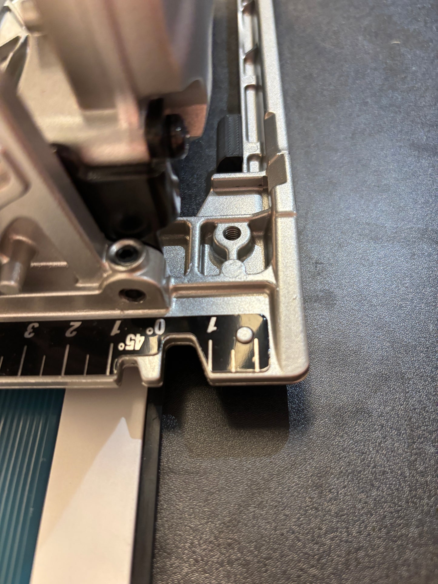 Makita DSS610 / DSS611 Adaptor base / Skid plate for Circular Saw to fit Makita Guide rail