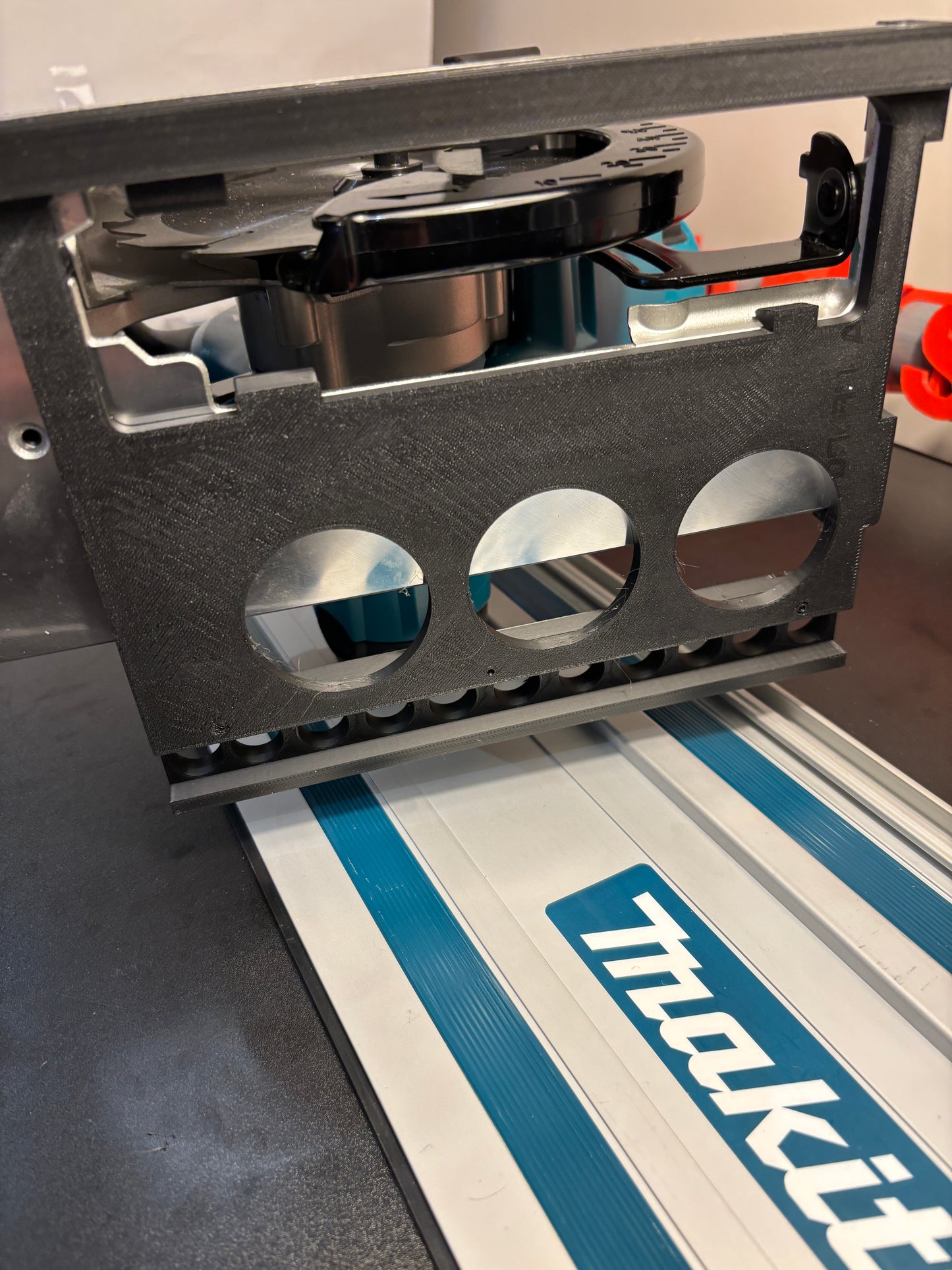 Makita DSS610 / DSS611 Adaptor base / Skid plate for Circular Saw to fit Makita Guide rail