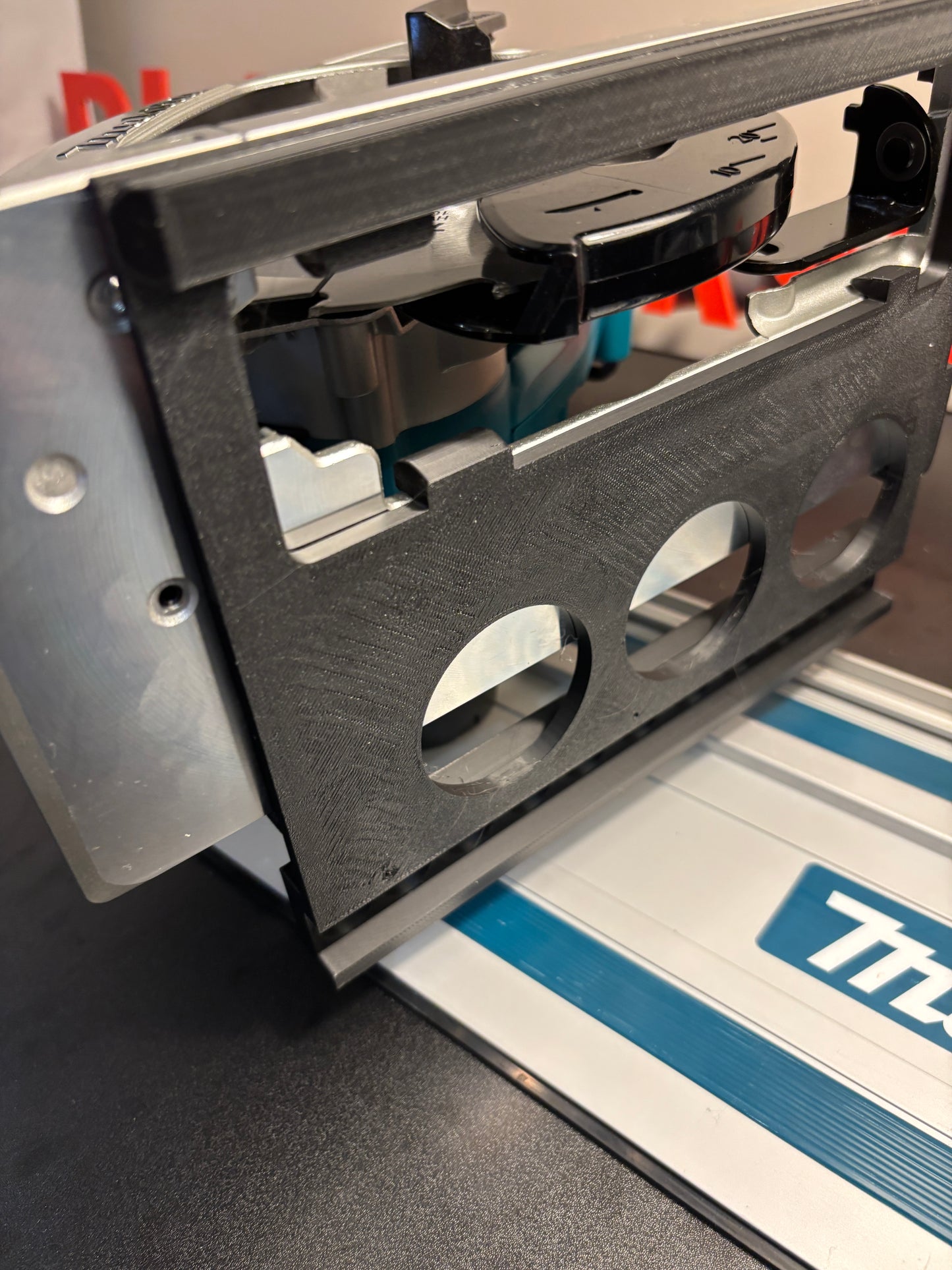 Makita DSS610 / DSS611 Adaptor base / Skid plate for Circular Saw to fit Makita Guide rail