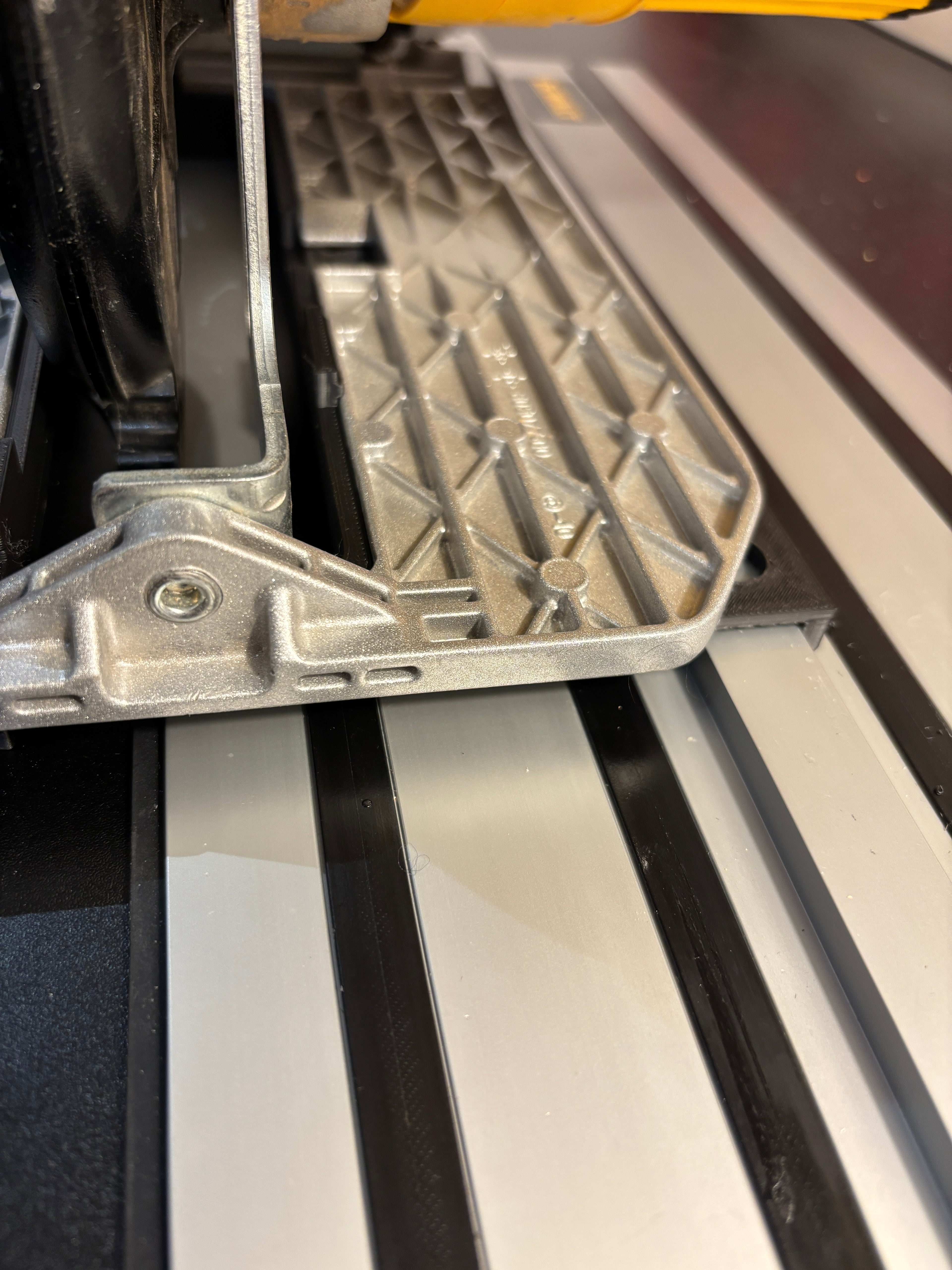 Dewalt DCS391 / DCS565 Adaptor base / Skid plate for Circular Saw to fit Dewalt Guide rail