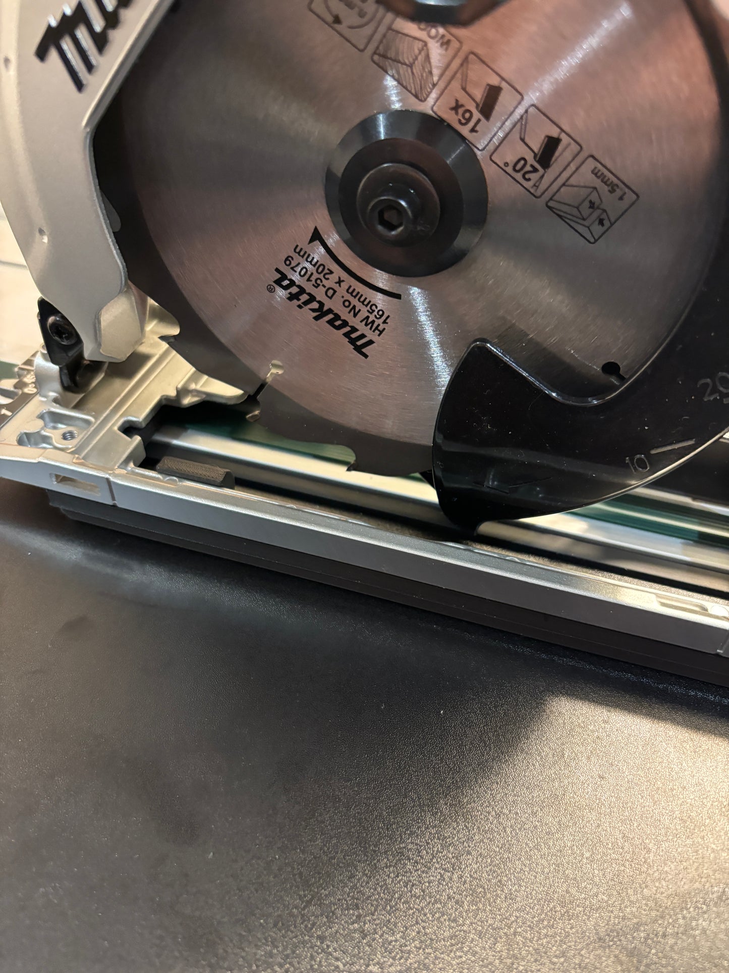 Makita DSS610 / DSS611 Adaptor base / Skid plate for Circular Saw to fit Metabo Guide rail