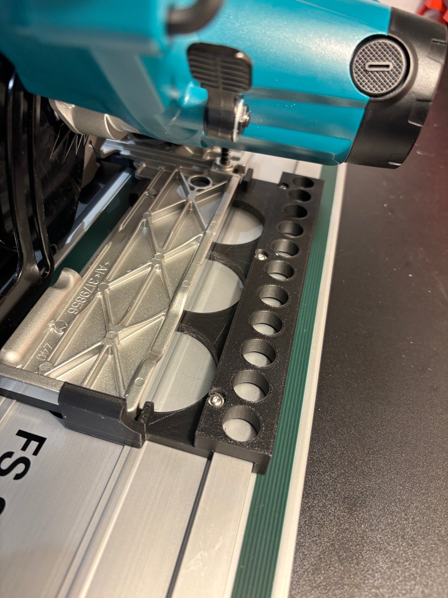 Makita DSS610 / DSS611 Adaptor base / Skid plate for Circular Saw to fit Metabo Guide rail