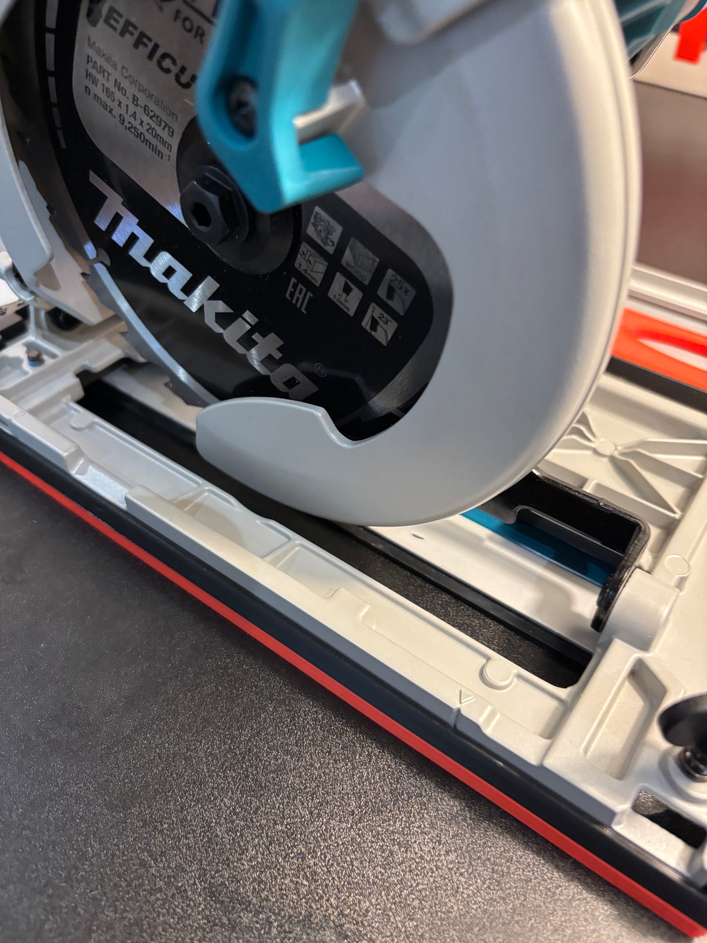 Makita DHS680 / XSH03Z base / Skid plate for Circular Saw to fit Makita Guide rail