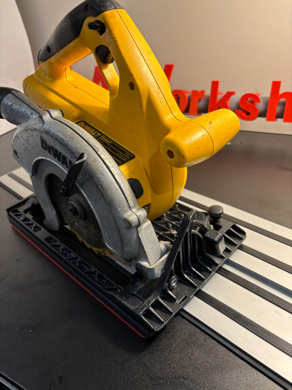DEWALT DW007 Skill Saw Adaptor Base / Skid Plate Shoe to fit Dewalt Guide rail