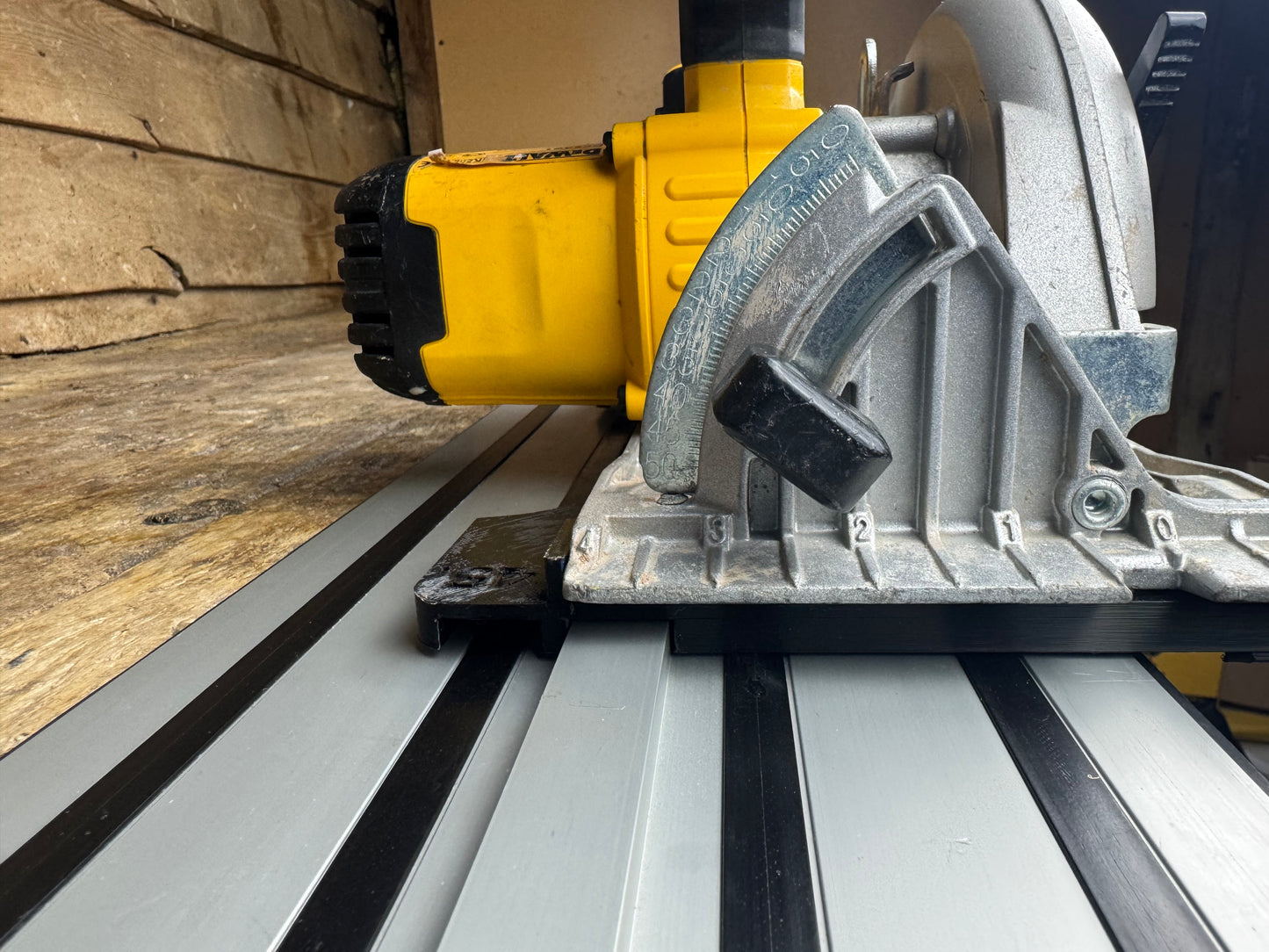 TOOLAX Guide Rail Adapter Base – Cut Perfect 45° & 90° Angles compatible with Dewalt Circular Saws DCS391 & DCS565  – for Dewalt Guide Rails