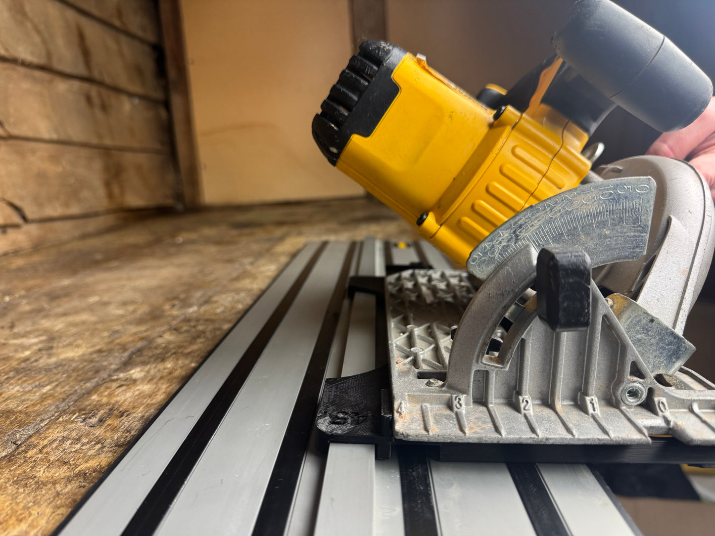 TOOLAX Guide Rail Adapter Base – Cut Perfect 45° & 90° Angles compatible with Dewalt Circular Saws DCS391 & DCS565  – for Dewalt Guide Rails