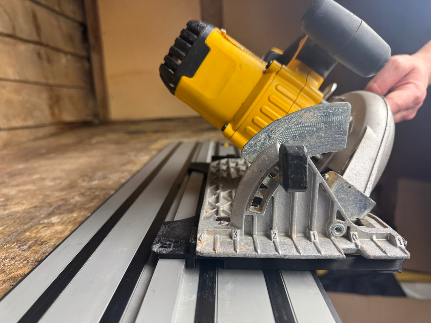 TOOLAX Guide Rail Adapter Base – Cut Perfect 45° & 90° Angles compatible with Dewalt Circular Saws DCS391 & DCS565  – for Dewalt Guide Rails