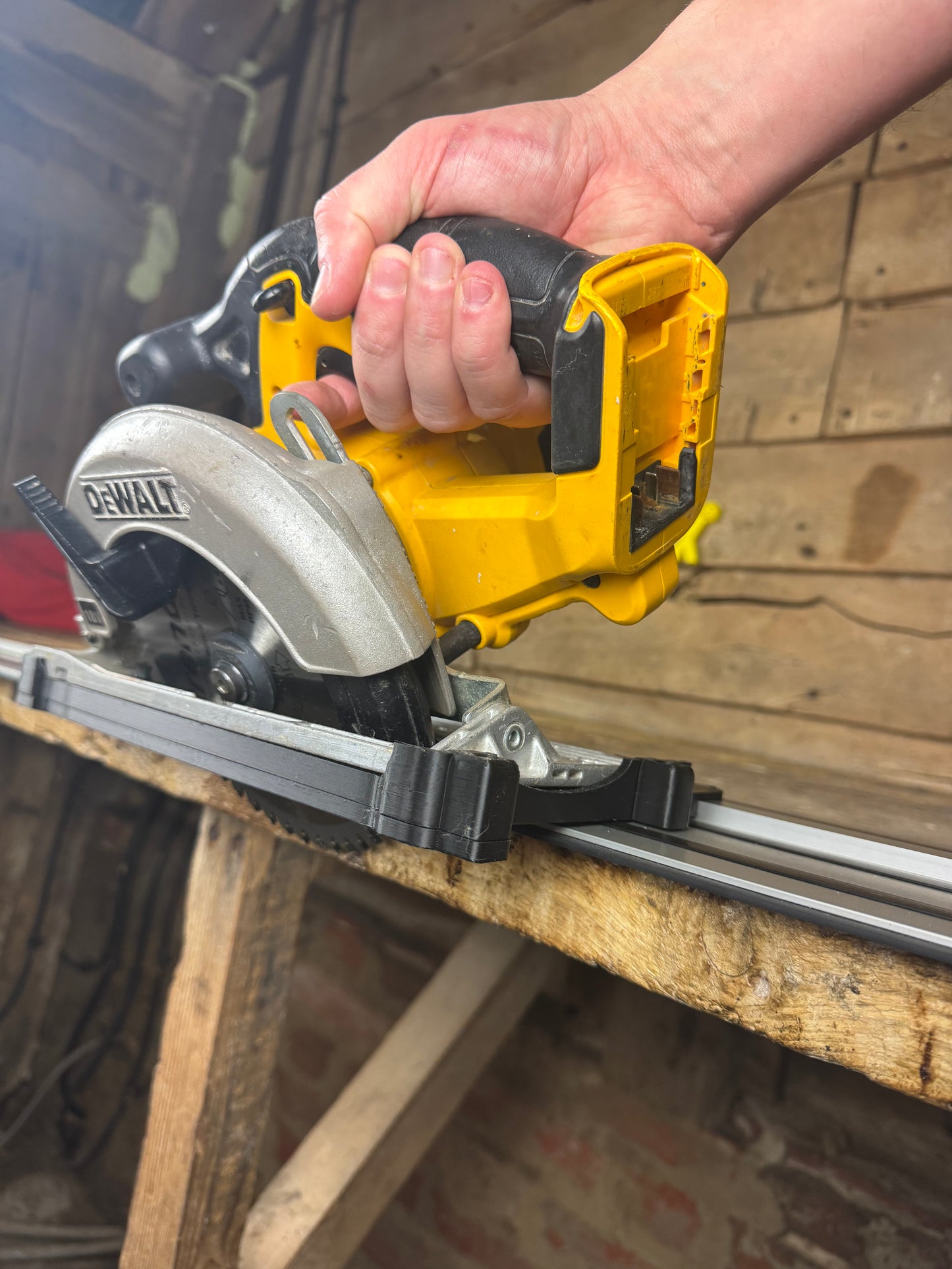 TOOLAX Guide Rail Adapter Base – Cut Perfect 45° & 90° Angles compatible with Dewalt Circular Saws DCS391 & DCS565  – for Dewalt Guide Rails