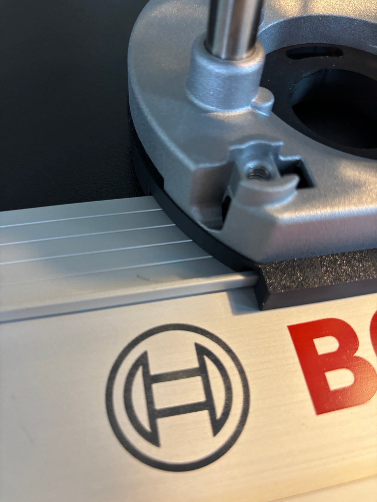 Dewalt DNP612 Router Plunge Base Adaptor for Guide Rail to fit Bosch Guide Track/Rail