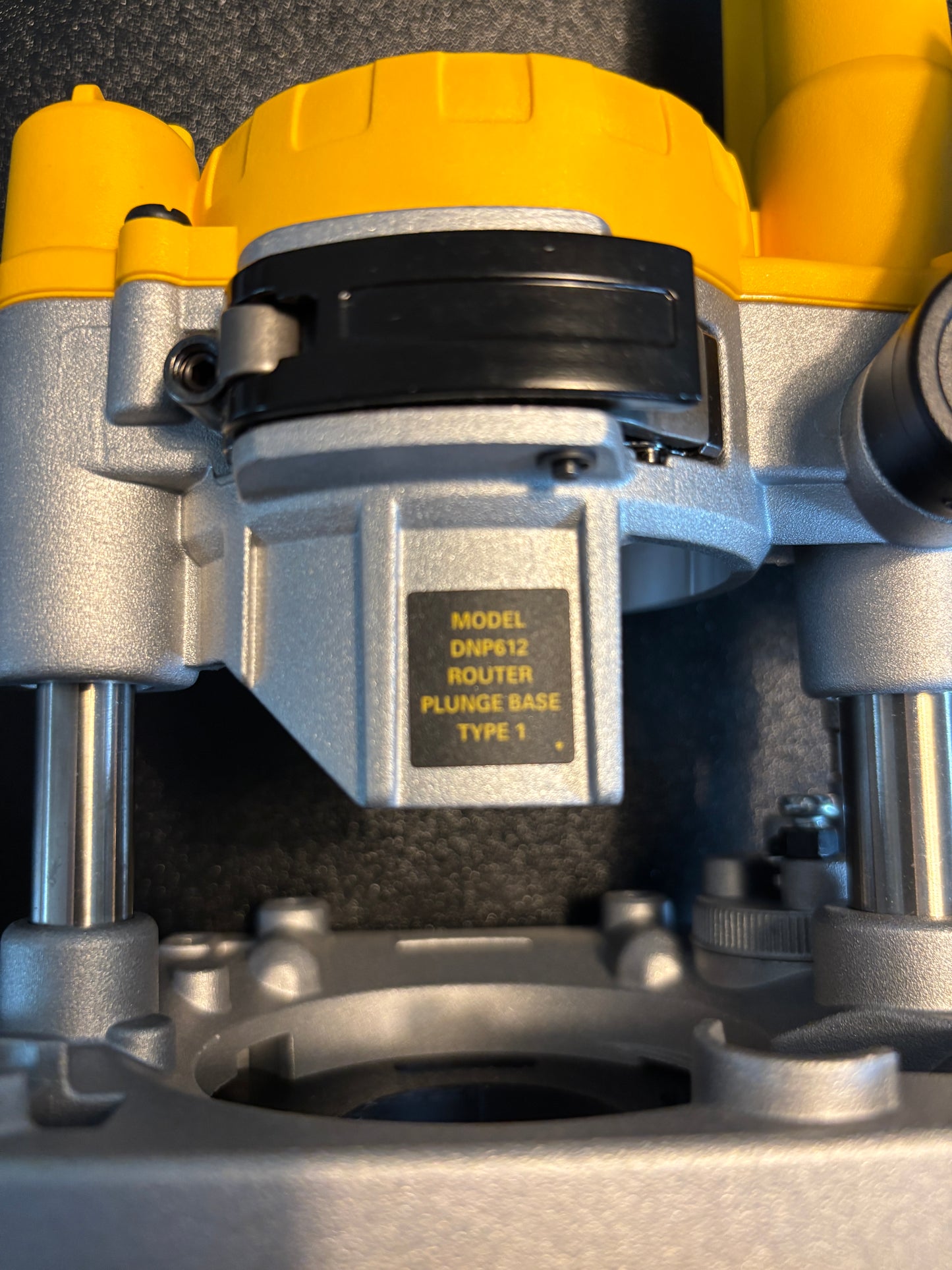 Dewalt DNP612 Router Plunge Base Adaptor for Guide Rail to fit Mafell Guide Track/Rail