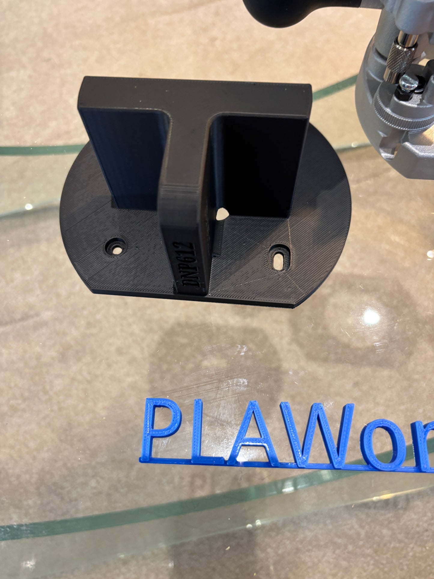 Dewalt DCW600 DWP611 Edge banding attachment in combination with the DNP612 Plunge Base Type 1