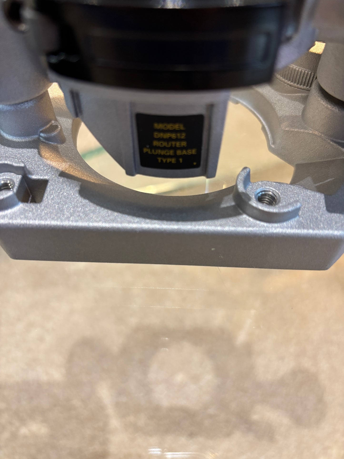 Dewalt DCW600 DWP611 Edge banding attachment in combination with the DNP612 Plunge Base Type 1